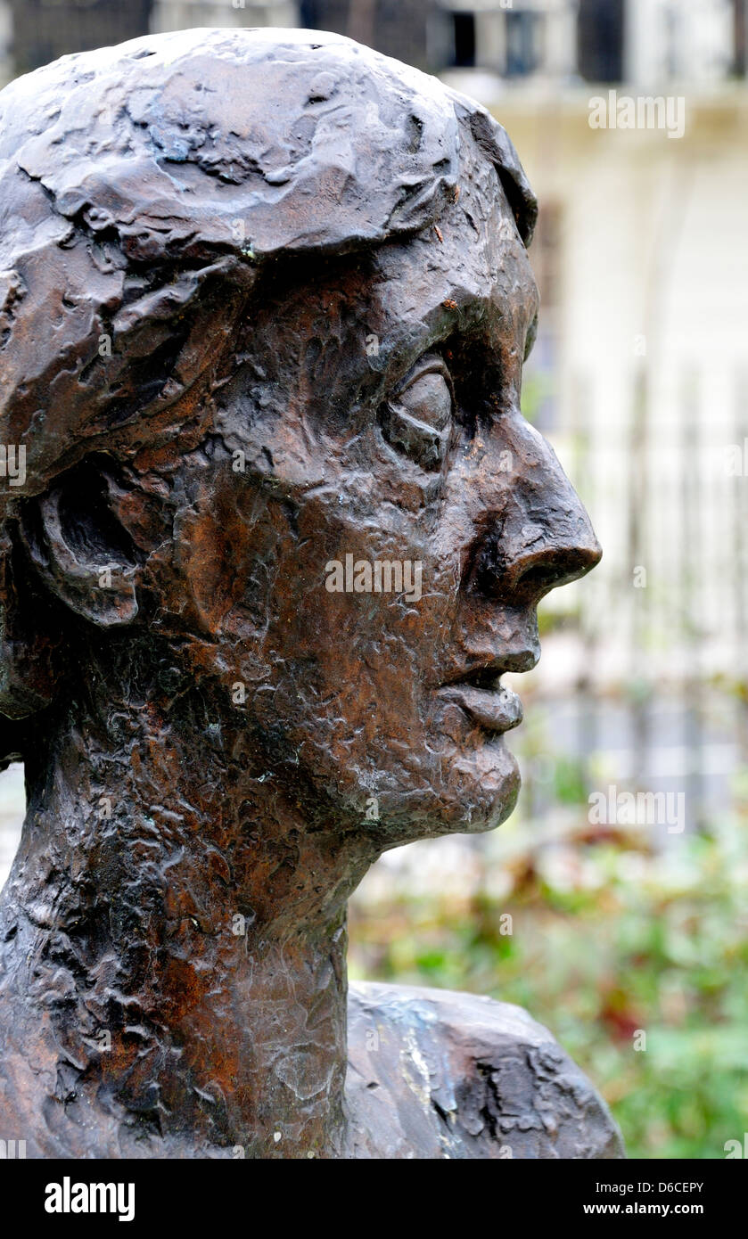 Londres, Angleterre, Royaume-Uni. Bust (2004) de Virginia Woolf (écrivain, 1882-1941) Banque D'Images