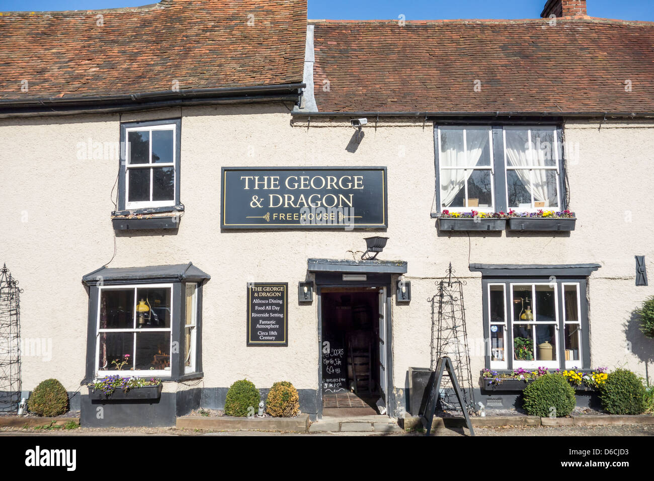 Fordwich Village sur la rivière Stour près de Canterbury Kent en Angleterre. George and Dragon Pub Banque D'Images