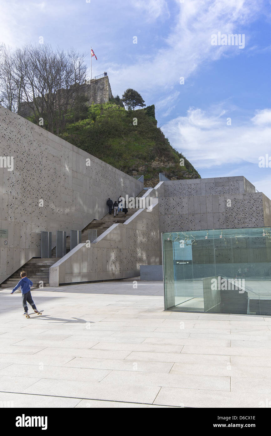 Musée de San Telmo et le château de la Sainte Croix sur le mont Urgull à San Sebastian, Donostia, Pays Basque, Espagne Banque D'Images