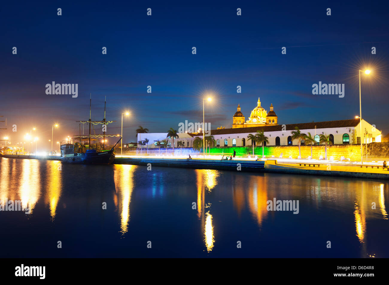 Bord de l'ancien mur de la ville, site du patrimoine mondial de l'UNESCO, Carthagène, Colombie, Amérique du Sud Banque D'Images