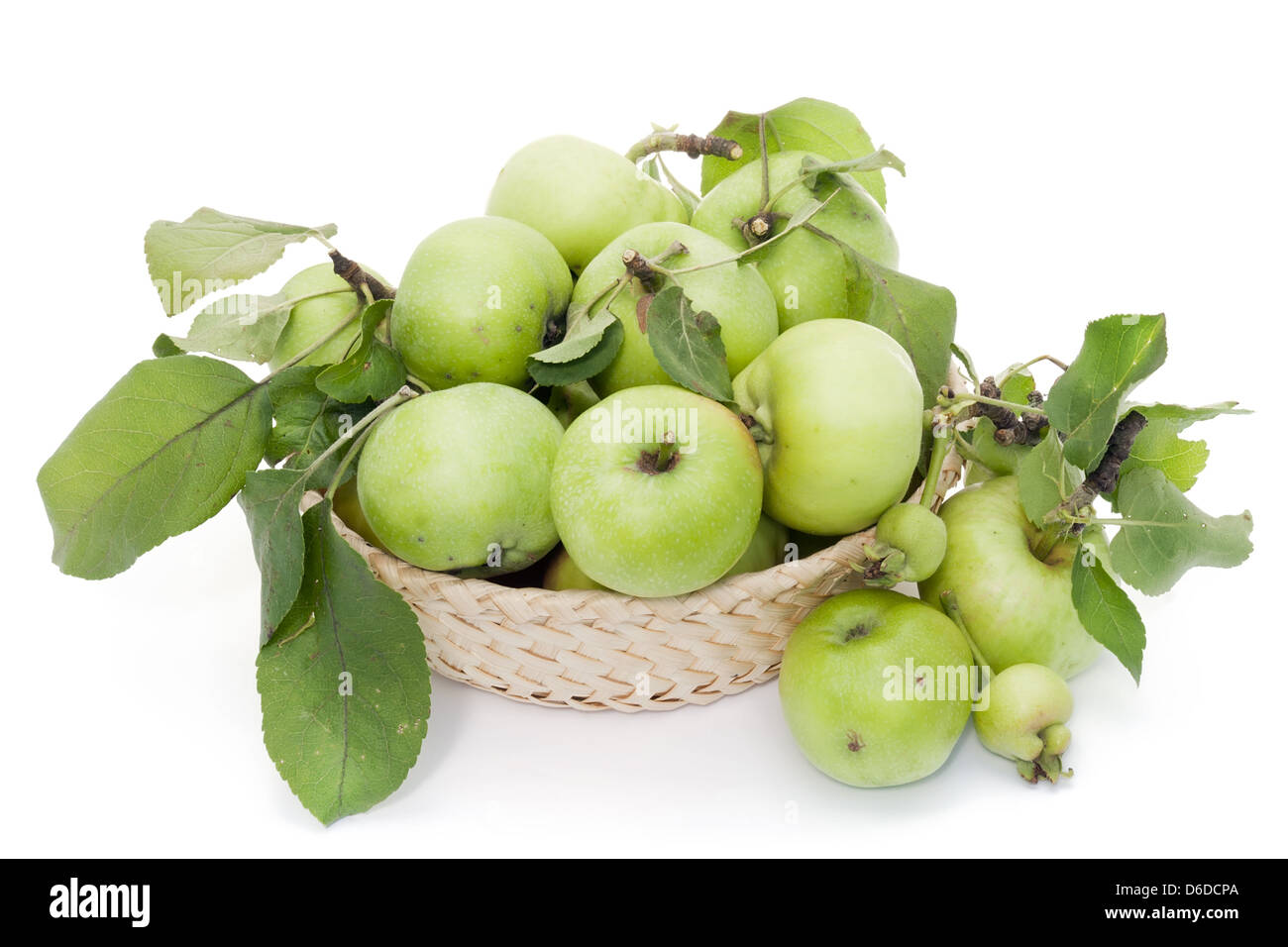 La pomme verte dans panier Banque D'Images