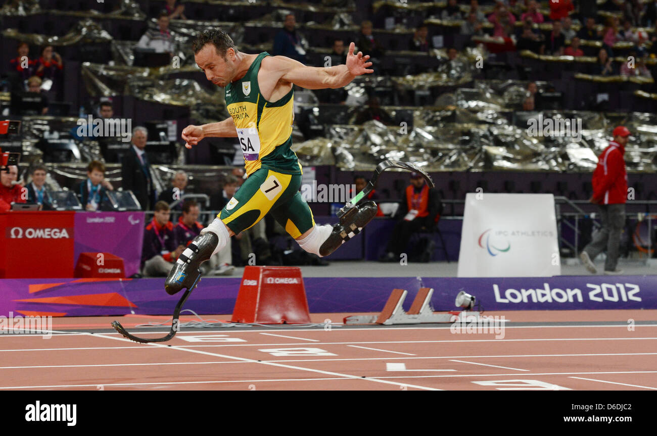 Oscar Pistorius d'Afrique du Sud au cours de la concurrence d'hommes relais 4x100m -T42-46 au Stade olympique durant les Jeux Paralympiques de 2012 à Londres, Londres, Grande-Bretagne, 05 septembre 2012. Photo : Julian Stratenschulte dpa Banque D'Images