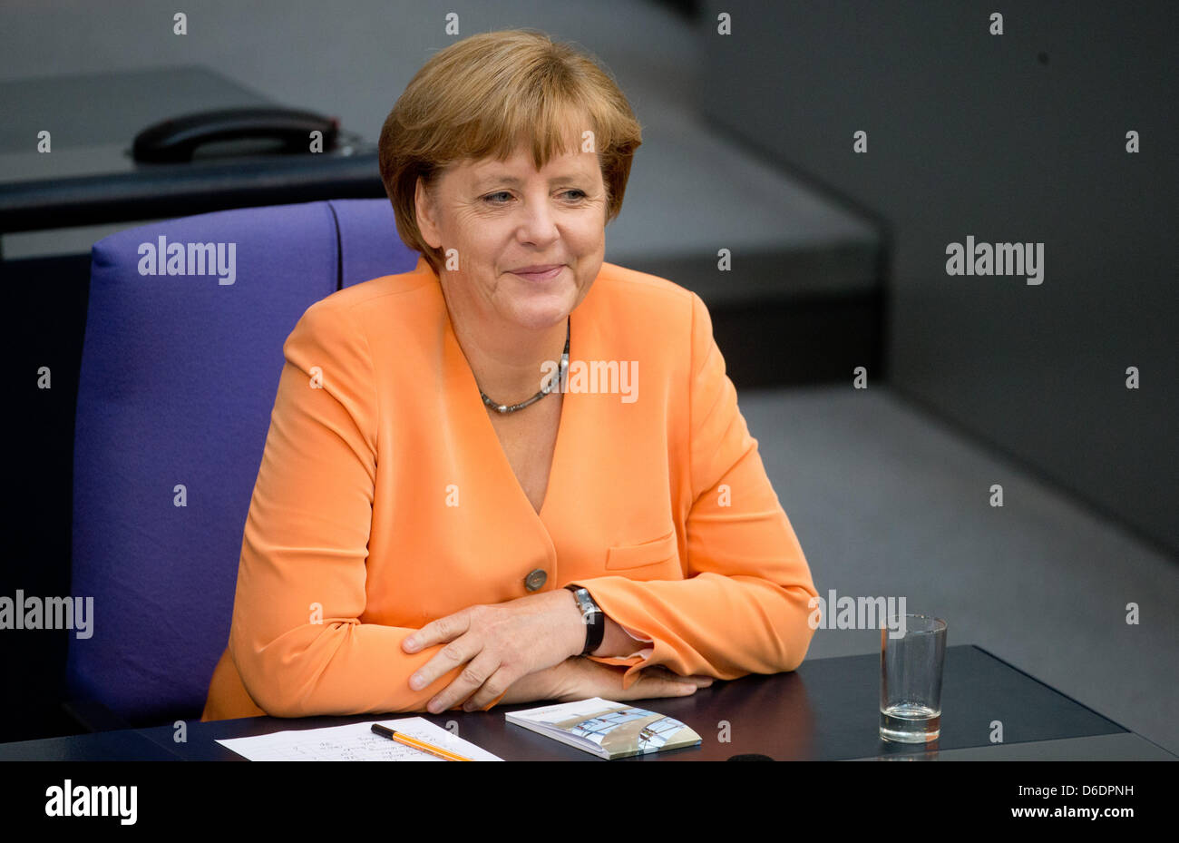 La chancelière allemande Angela Merkel participe à une réunion du budget semaine au Bundestag allemand à Berlin, Allemagne, 11 septembre 2012. Le parlement a commencé ses consultations sur le budget fédéral. Photo : KAY NIETFELD Banque D'Images