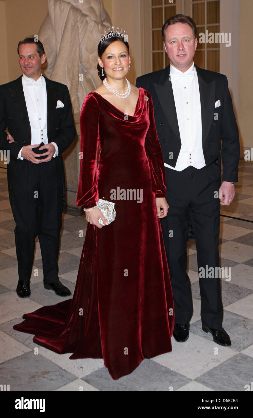 Carina Axelsson et son partenaire, Gustav Prince héréditaire de Sayn-Wittgenstein-Berleburg (R), arrivent pour le dîner de gala à l'occasion du 40ème jubilé de la Reine Margrethe à Église de Christiansborg à Copenhague, Danemark, 15 janvier 2012. Photo : Patrick van Katwijk Pays-bas OUT Banque D'Images