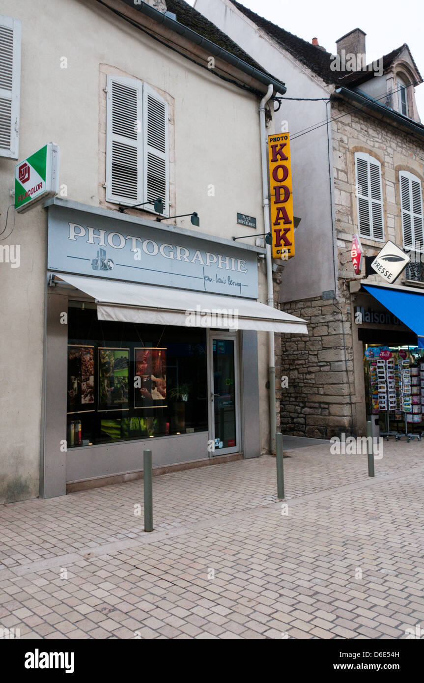 Une petite boutique photographique française à Nuits-Saint-Georges, France Banque D'Images