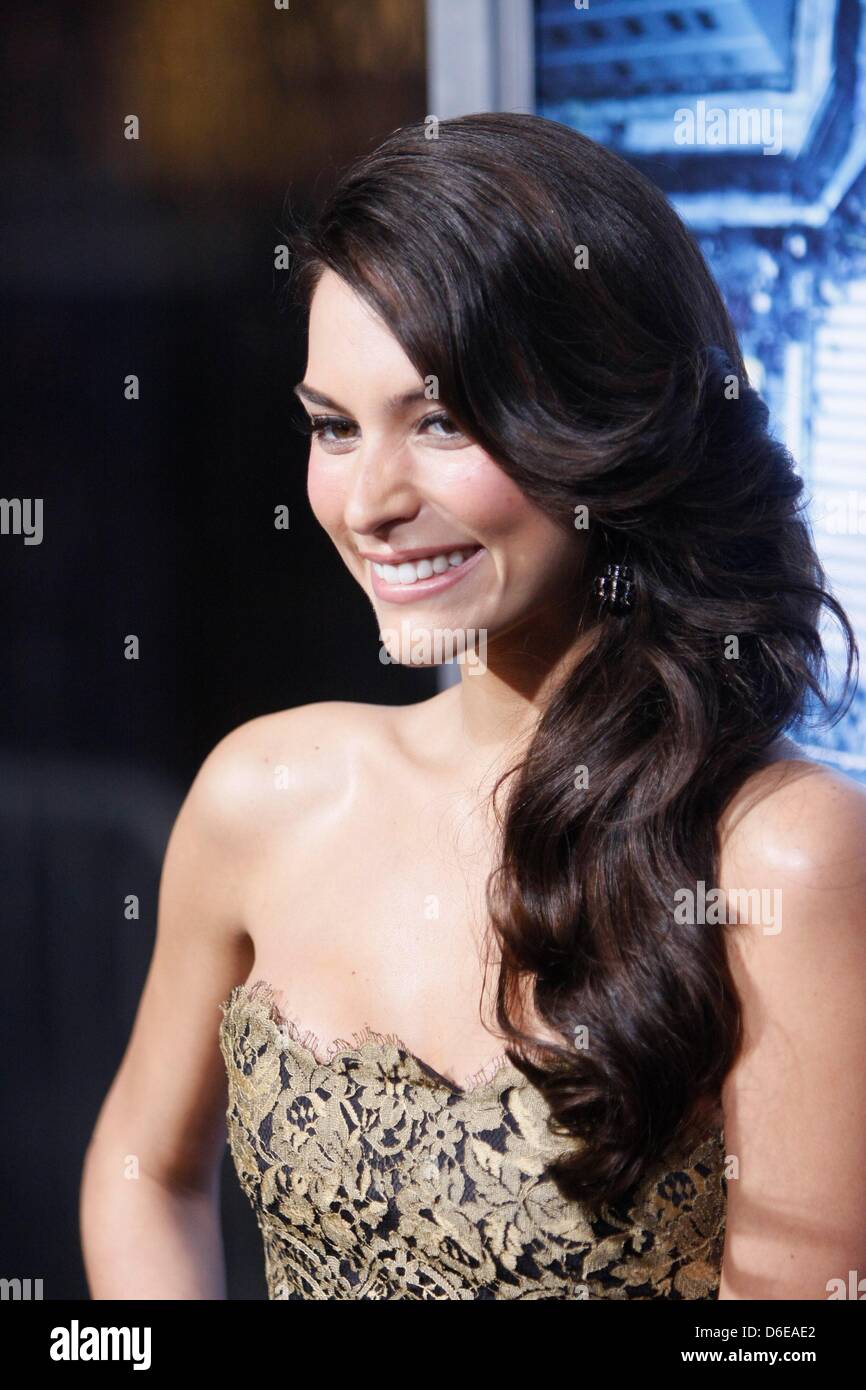 L'actrice nous Genesis Rodriguez assiste à la première du film "l'homme sur une corniche" au Grauman's Chinese Theatre à Los Angeles, USA, 24 janvier 2012. Photo : Hubert Boesl Banque D'Images