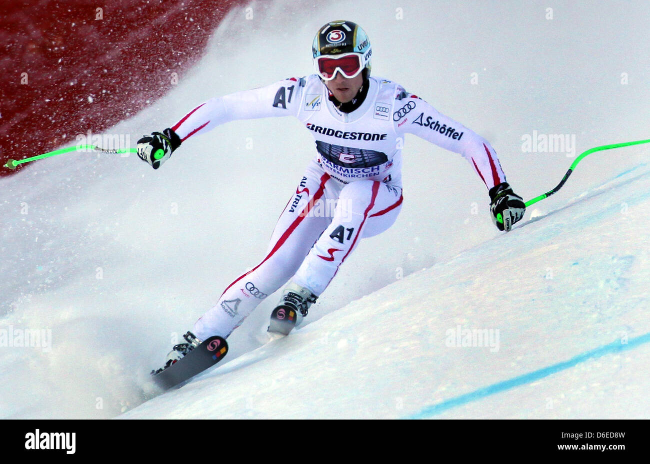 Skieur Alpin Autrichien Hannes Reichelt participe à la première descente de la formation des hommes à la pente de ski Kandahar à Garmisch-Partenkirchen, Allemagne, 26 janvier 2012. Garmisch accueille la coupe du monde de ski alpin des hommes les 28 et 29 janvier 2012. Photo : Karl Josef OPIM Banque D'Images