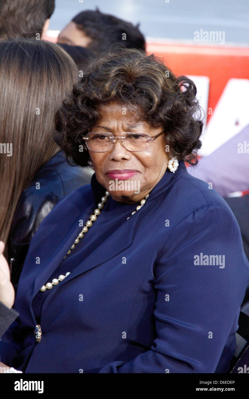 La mère de Michael Jackson, Katherine Jackson parle au cours de la main de Michael Jackson et l'Empreinte Cérémonie au Grauman's Chinese Theatre de Los Angeles, USA, le 26 janvier 2012. Photo : Hubert Boesl Banque D'Images