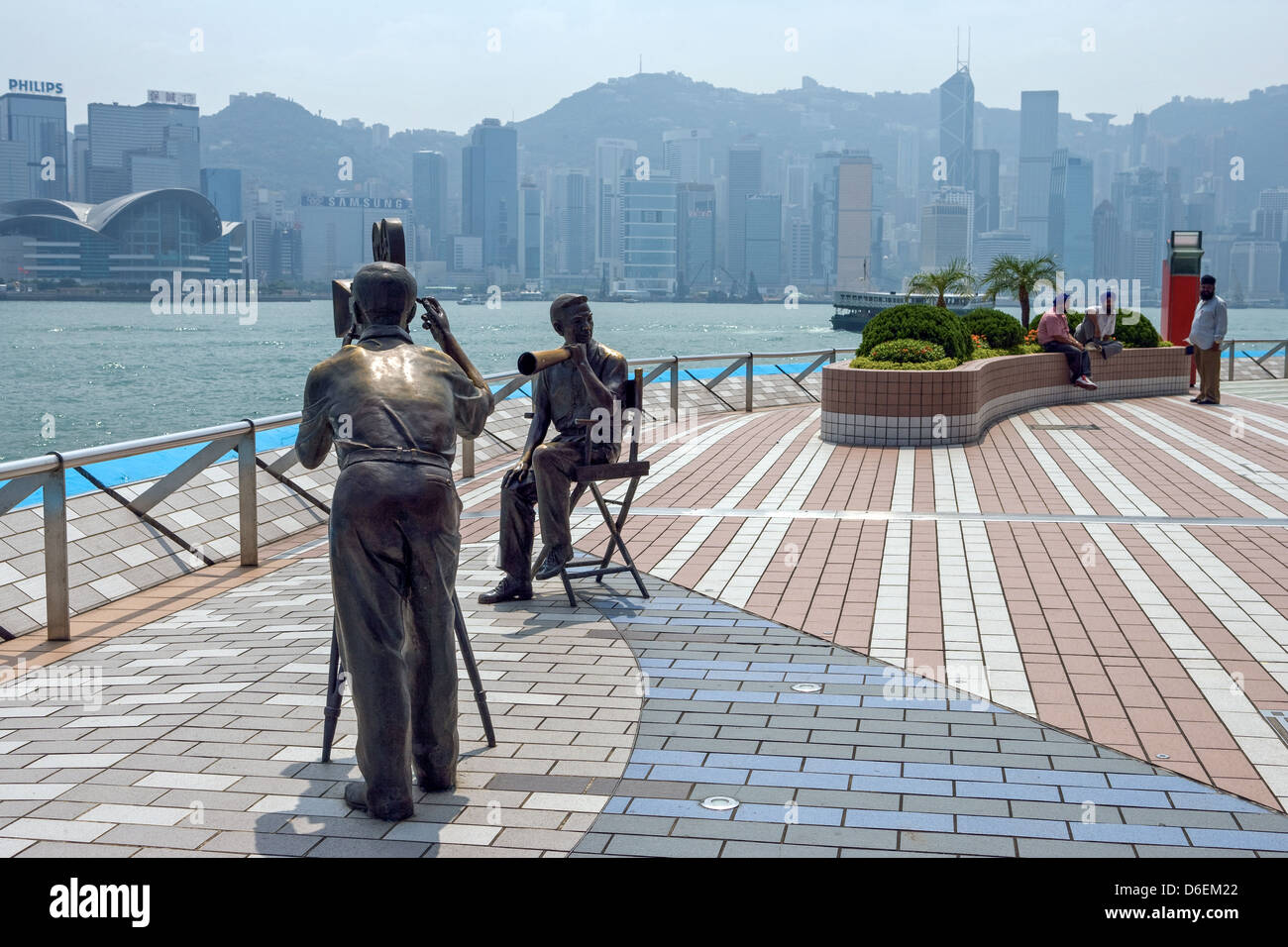 Hong Kong, le port de Victoria, cinéaste des statues dans l'Avenue of Stars Banque D'Images