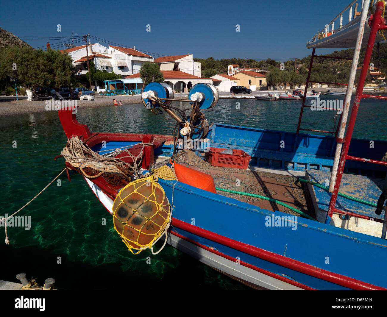 Bateau de pêche au Posidonio Samos Grèce Banque D'Images