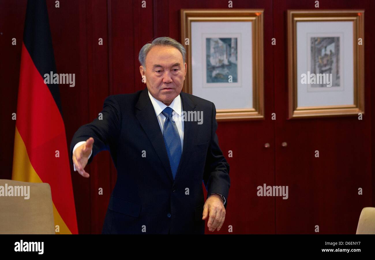 Le Président du Kazakhstan Nursultan Nazarbayev se réunit avec le ministre des Affaires étrangères allemand Guido Westerwelle pour des entretiens à Berlin, Allemagne, 07 février 2012. Photo : Hannibal Banque D'Images