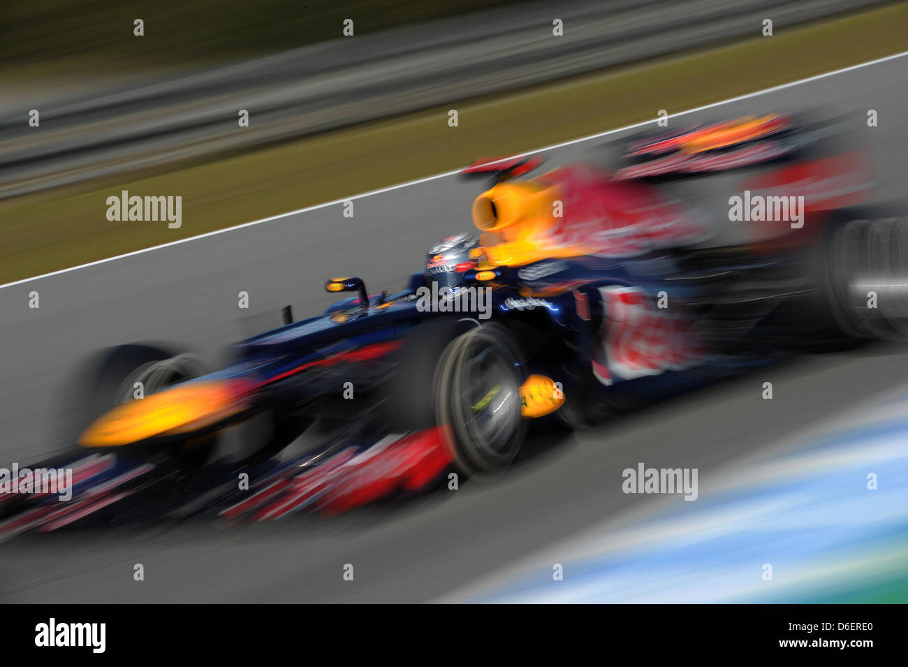 L'allemand Sebastian Vettel, pilote de Formule 1 de Ferrari steers sa nouvelle F2012 au cours de la session de formation pour la prochaine saison de Formule 1 au Jerez à Jerez de la Frontera, Espagne du Sud, 09 février 2012. Photo : David Ebener Banque D'Images