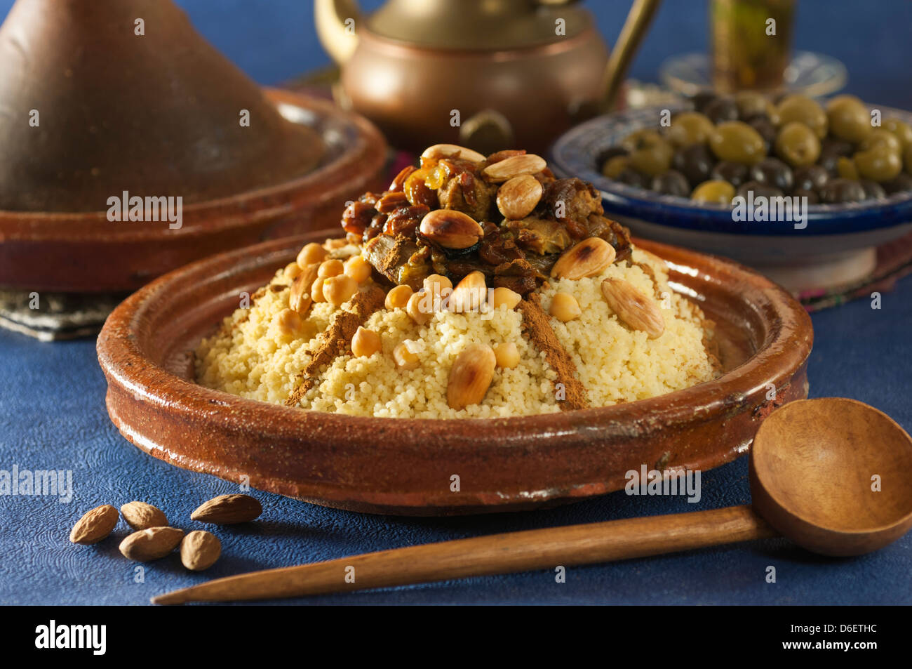 Tfaya couscous aux fruits confits et oignons Maroc Food Banque D'Images
