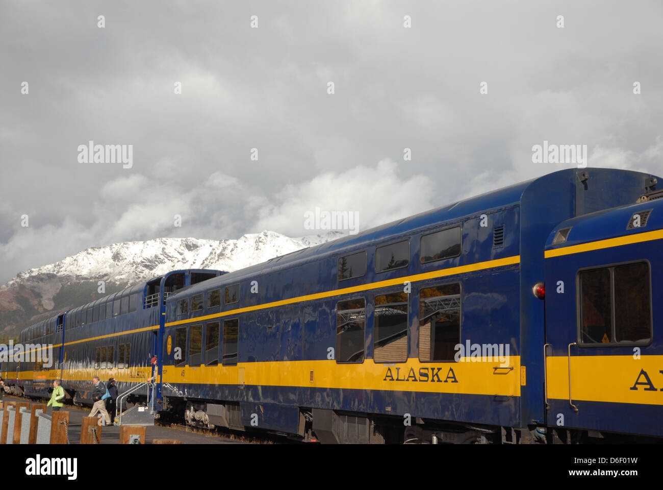 Les passagers descendre un chemin de fer de l'Alaska Denali, Alaska Banque D'Images