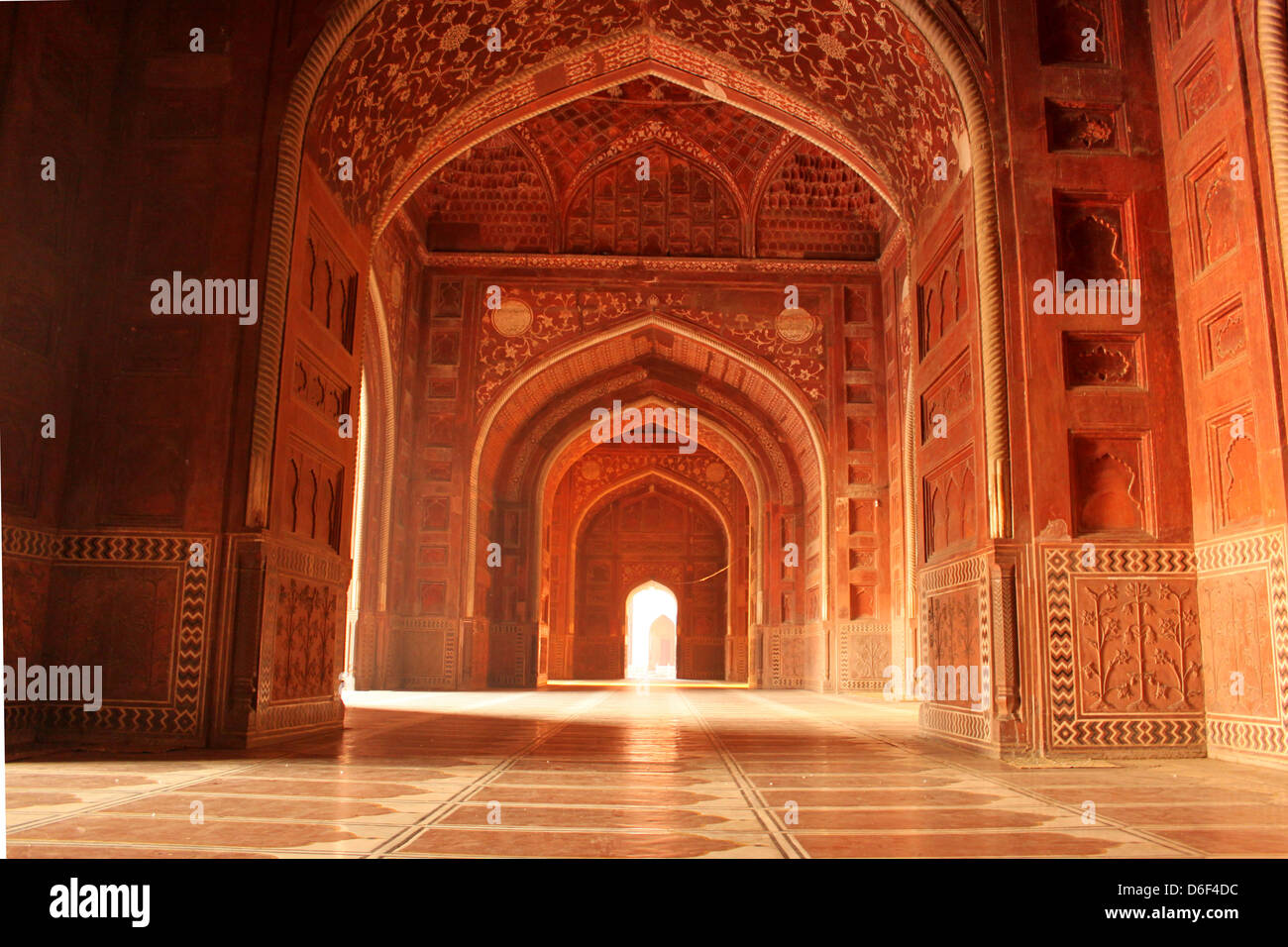 Intérieur de la mosquée du Taj Mahal, site du patrimoine mondial de l'Agra, Uttar Pradesh, Inde Banque D'Images
