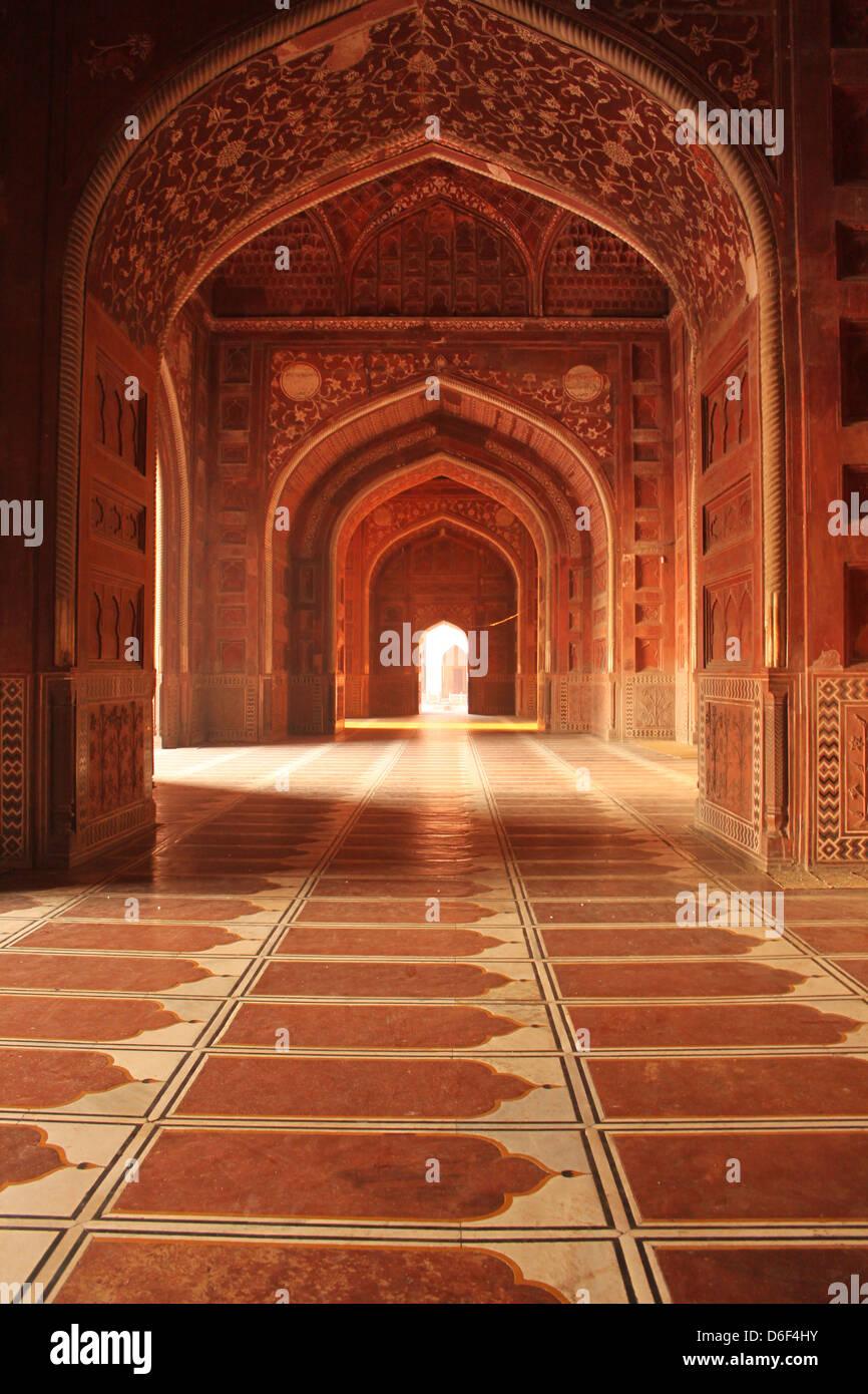 Intérieur de la mosquée du Taj Mahal, site du patrimoine mondial de l'Agra, Uttar Pradesh, Inde Banque D'Images