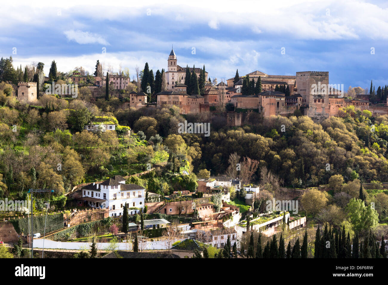 Les Palais Nasrides de l'Alhambra, Granada - vue de Sacromonte le soir Banque D'Images