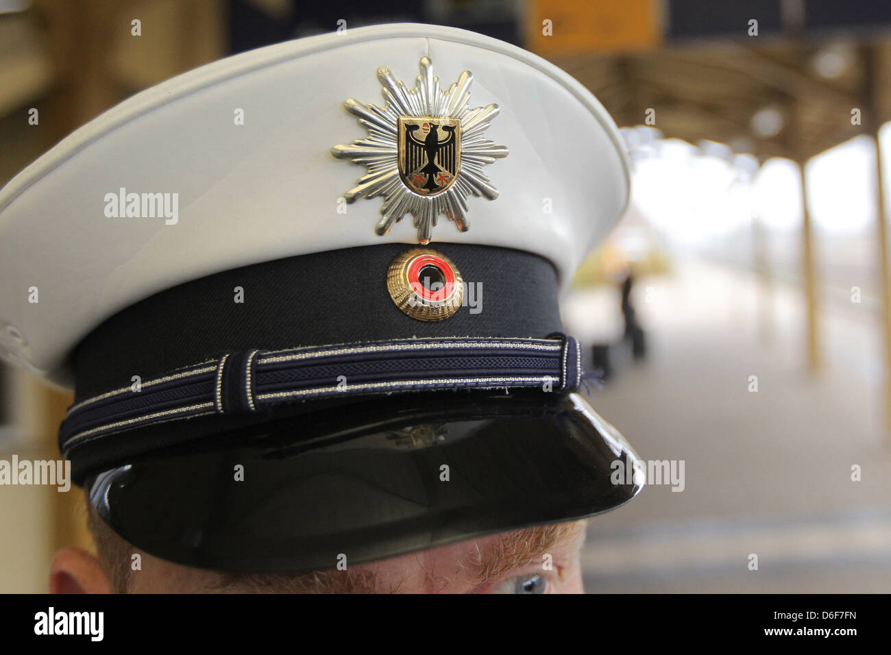 Flensburg, Allemagne, la Police fédérale que de la Police d'un Muetzenemblem Star Banque D'Images