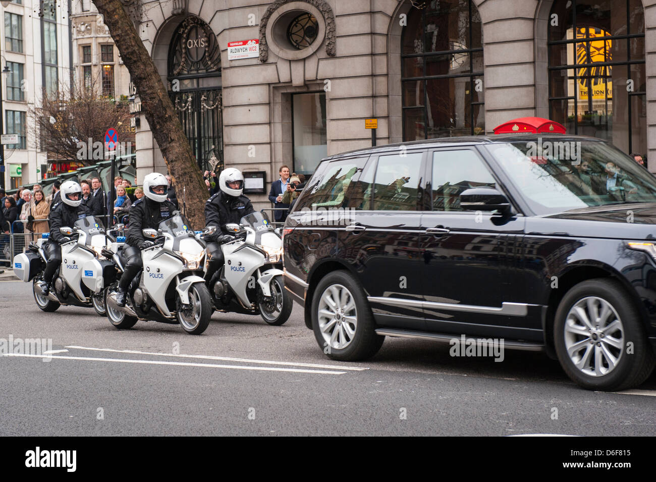 La Baronne Margaret Aldwych London Maggie Thatcher cortège funèbre parade Metropolitan Police escorte moto Banque D'Images