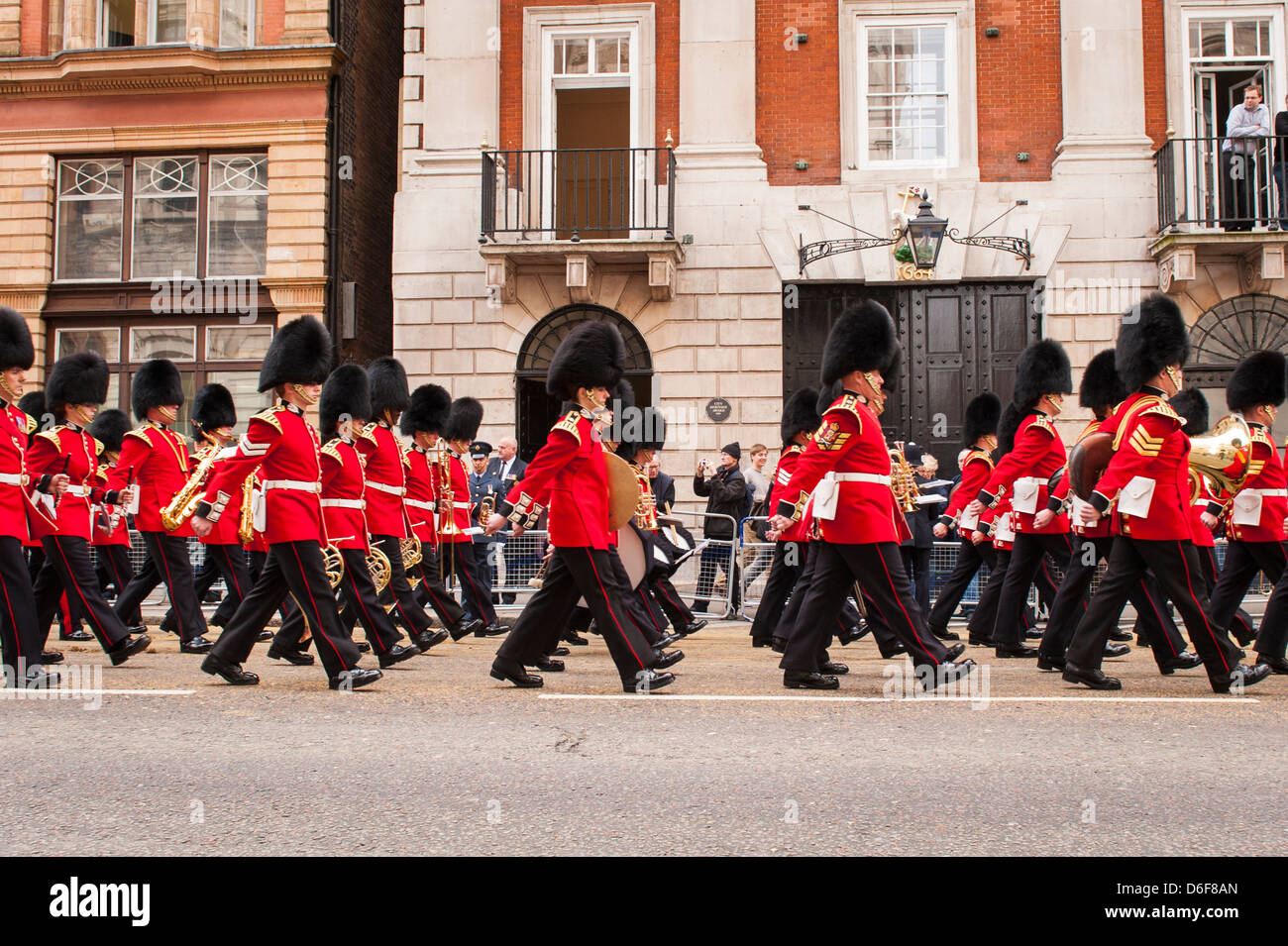 London La Baronne Margaret Maggie Thatcher cortège funèbre Scots Guards Parade Marching Band depuis mars Banque D'Images