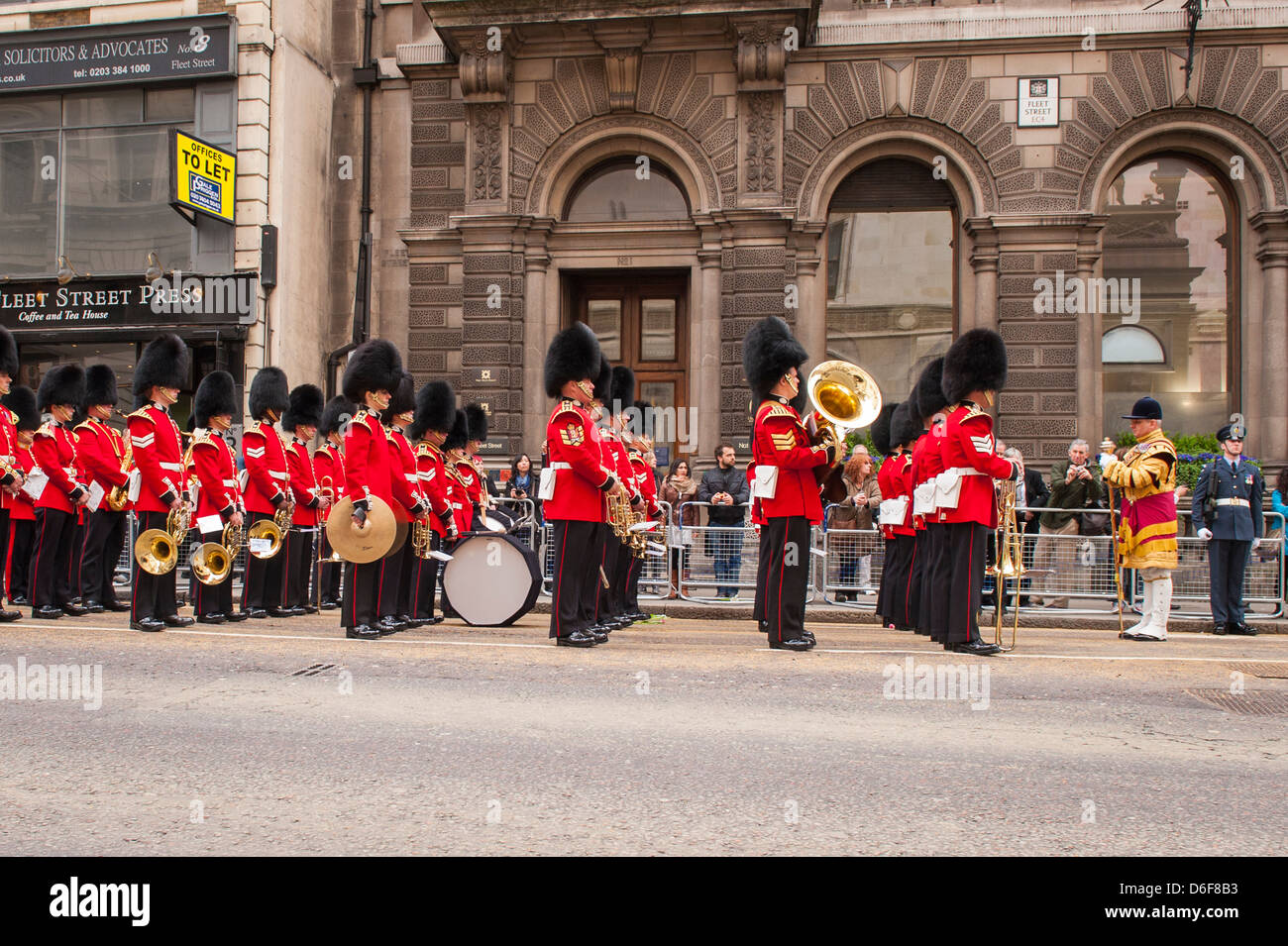 London La Baronne Margaret Maggie Thatcher cortège funèbre parade Scots Guards Band brass band d'ours & Tambour major Banque D'Images