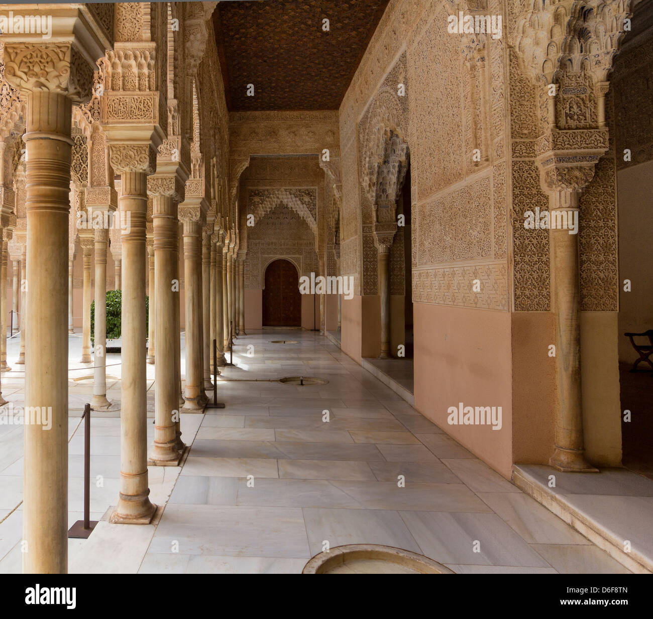 Patio des Lions, le Patio de los Leones, Palais Nasrides, Alhambra, Granada Banque D'Images