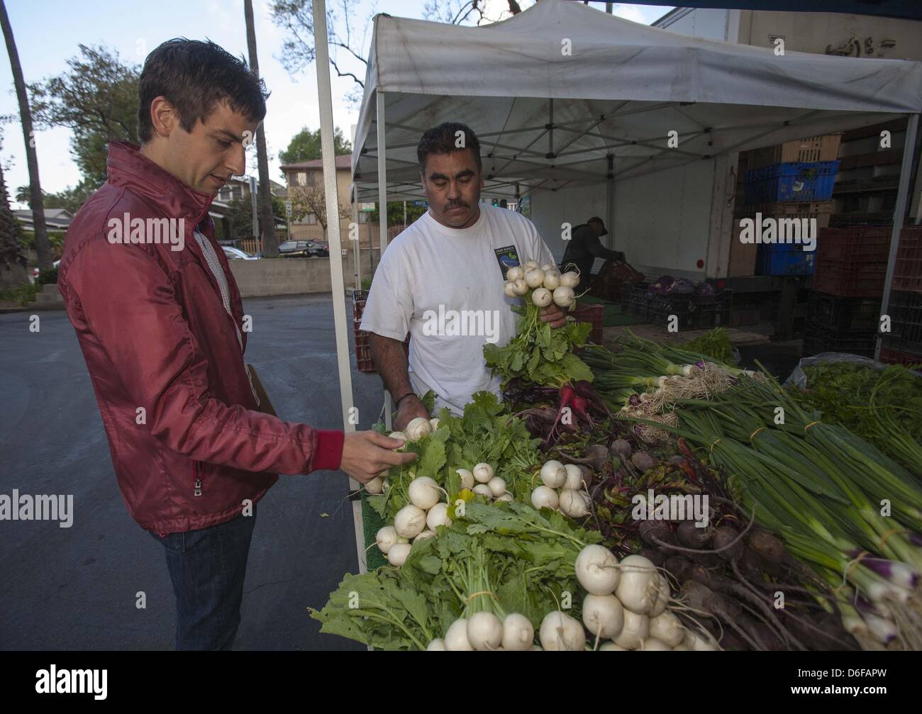 8 avril 2013 - Los Angeles, Californie, États-Unis - Dan Chak, fondateur et PDG de petite ferme, douce à un marché de l'ouest d'Hollywood. (Crédit Image : © Chiu/ZUMAPRESS.com) Ringo Banque D'Images