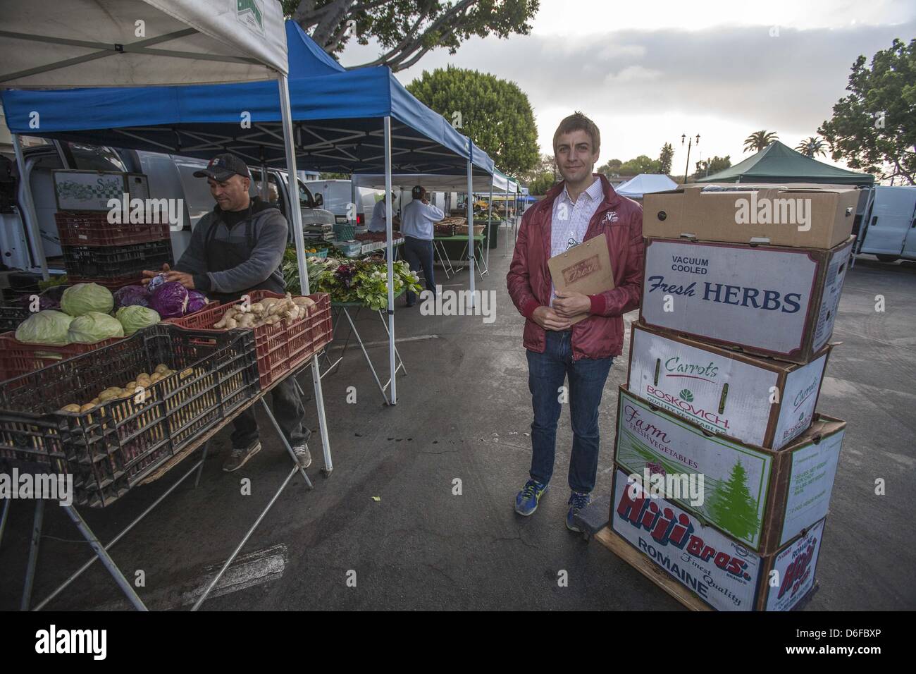 8 avril 2013 - Los Angeles, Californie, États-Unis - Dan Chak, fondateur et PDG de petite ferme, douce à un marché de l'ouest d'Hollywood. (Crédit Image : © Chiu/ZUMAPRESS.com) Ringo Banque D'Images