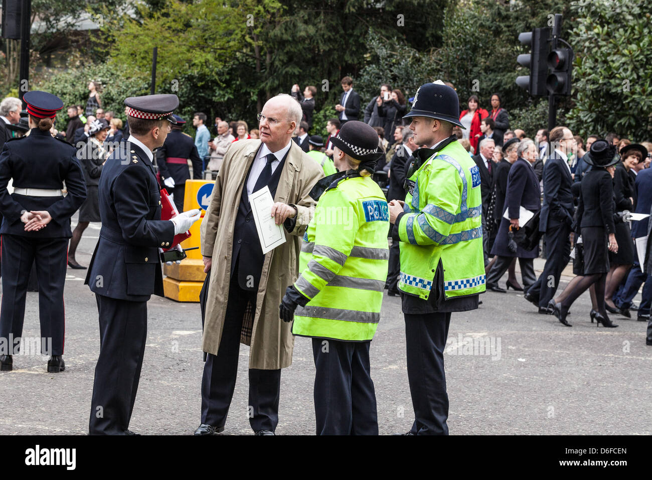 Les agents de police aux funérailles de la Baronne Thatcher, Londres. Banque D'Images