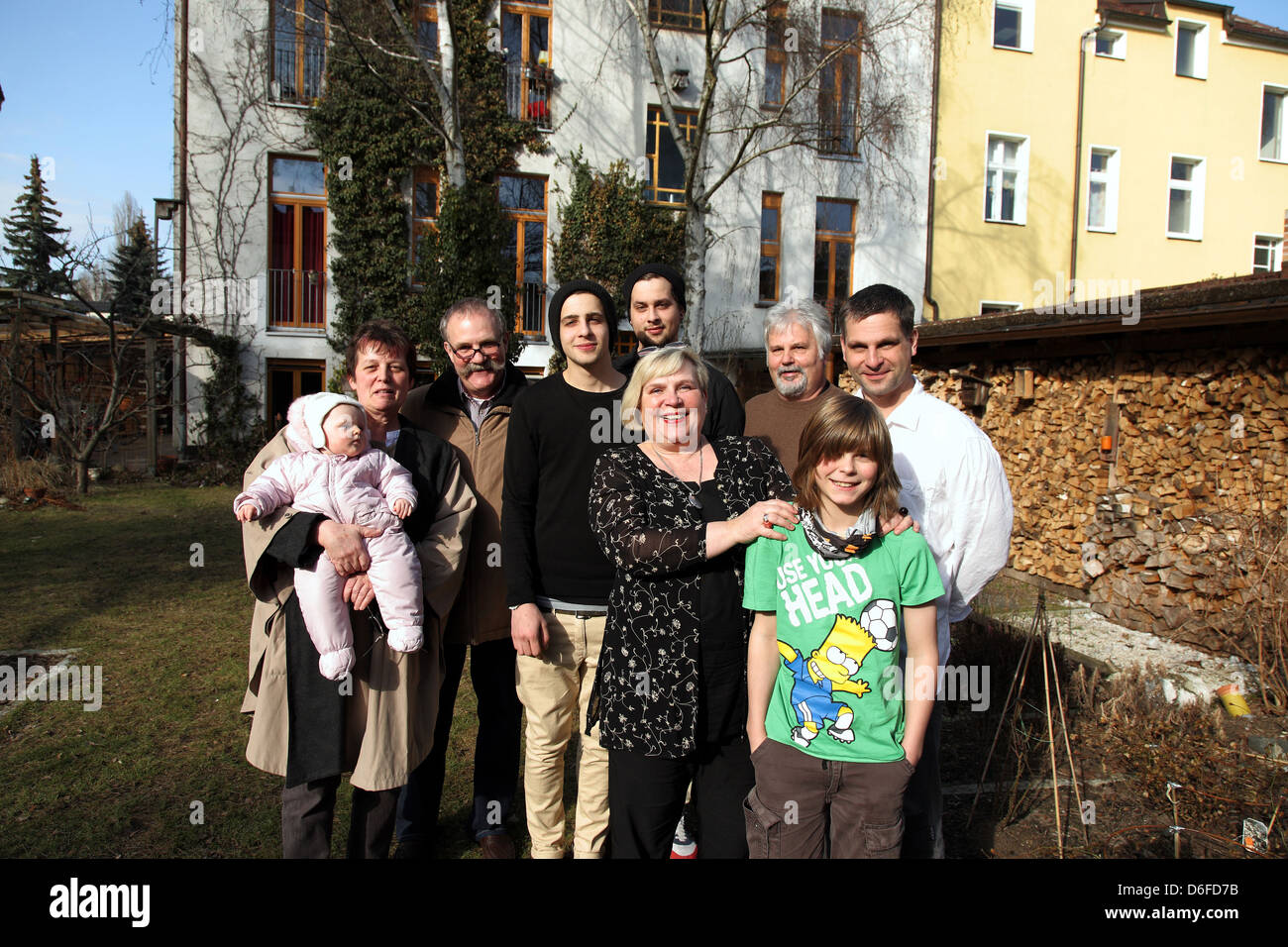 Berlin, Allemagne, la famille en face de leurs Banque D'Images