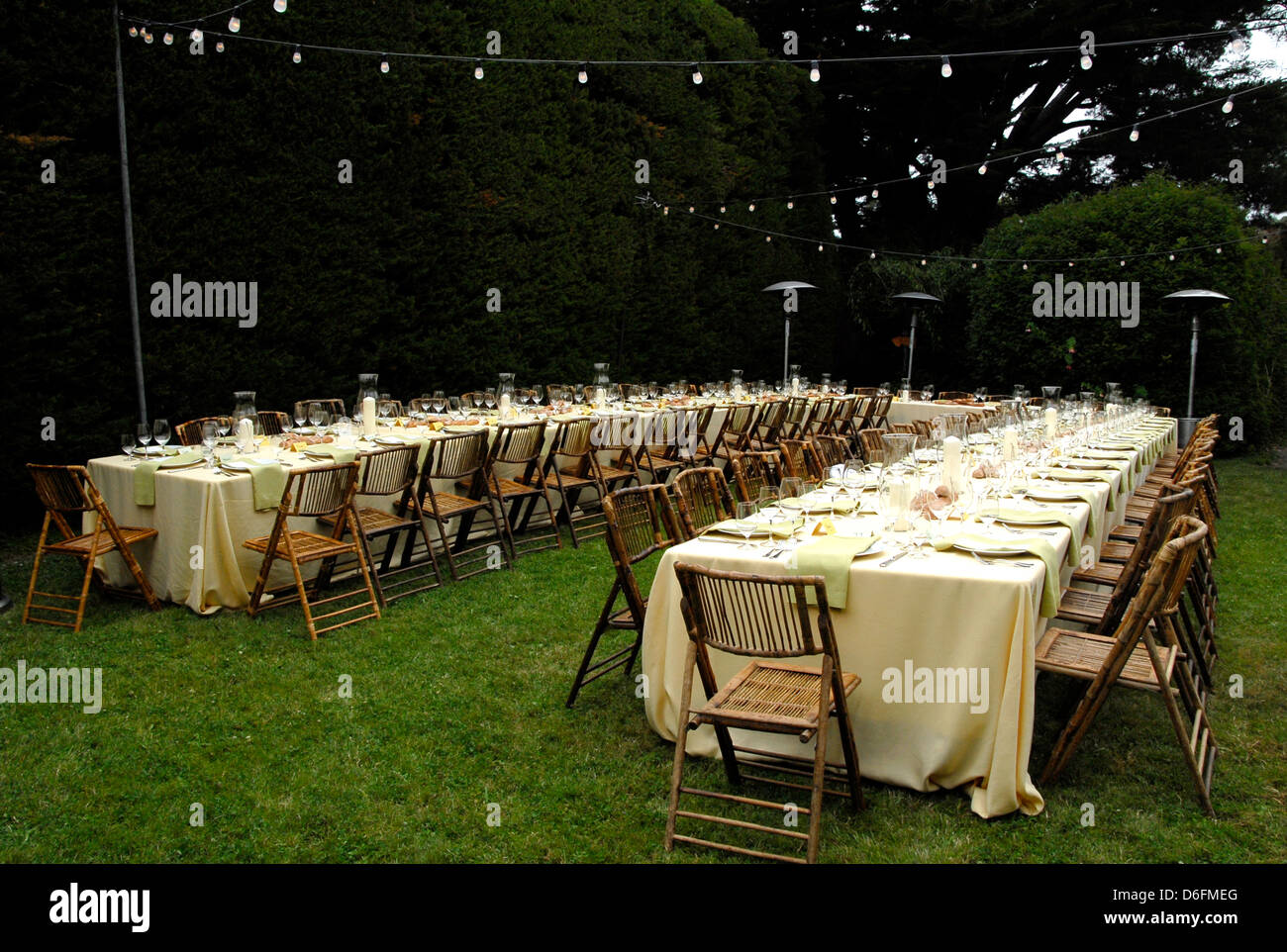 Table de salle à manger en plein air Banque D'Images