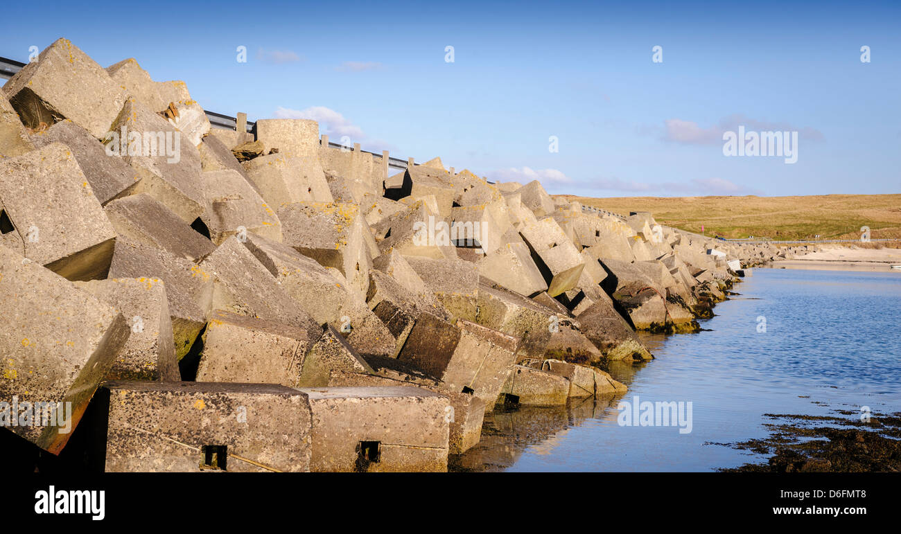 La Chaussée Churchill sont une série de quatre ponts-jetées dans les Orcades, en Écosse, d'une longueur totale de 1,5 kilomètres (2,3 km) Banque D'Images