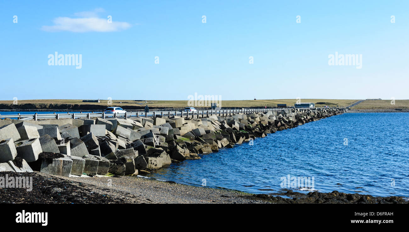 La Chaussée Churchill sont une série de quatre ponts-jetées dans les Orcades, en Écosse, d'une longueur totale de 1,5 kilomètres (2,3 km) Banque D'Images