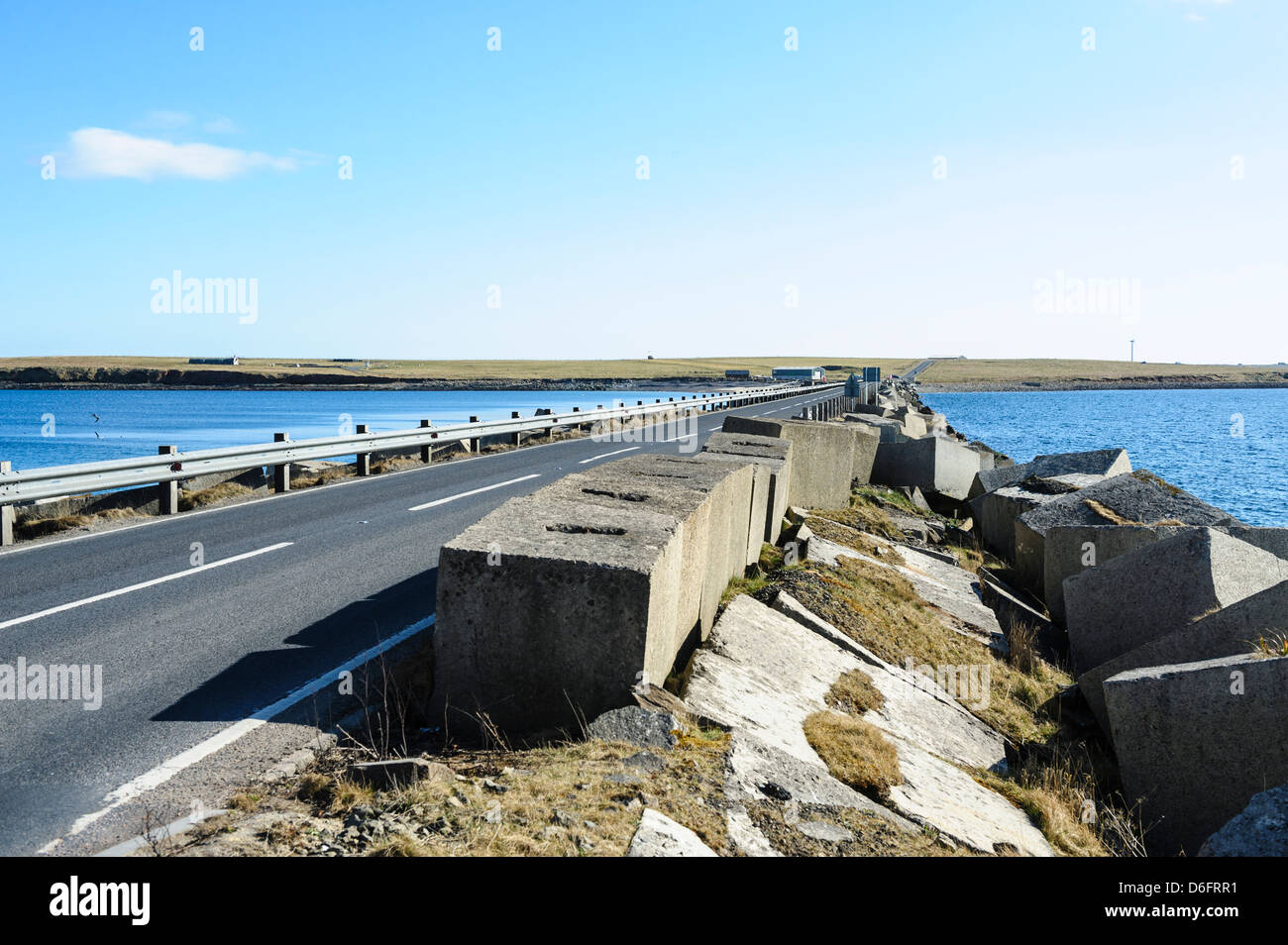 La Chaussée Churchill sont une série de quatre ponts-jetées dans les Orcades, en Écosse, d'une longueur totale de 1,5 kilomètres (2,3 km) Banque D'Images