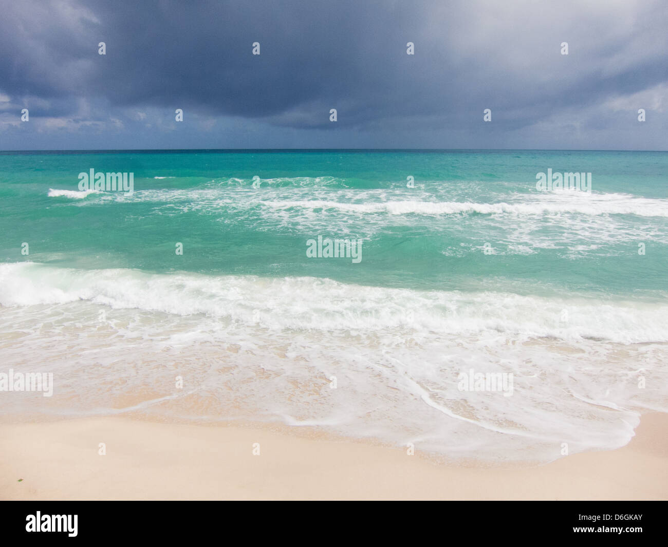Les vagues de l'océan, sur la plage, Ko Phangan, Surat Thani, Thaïlande Banque D'Images
