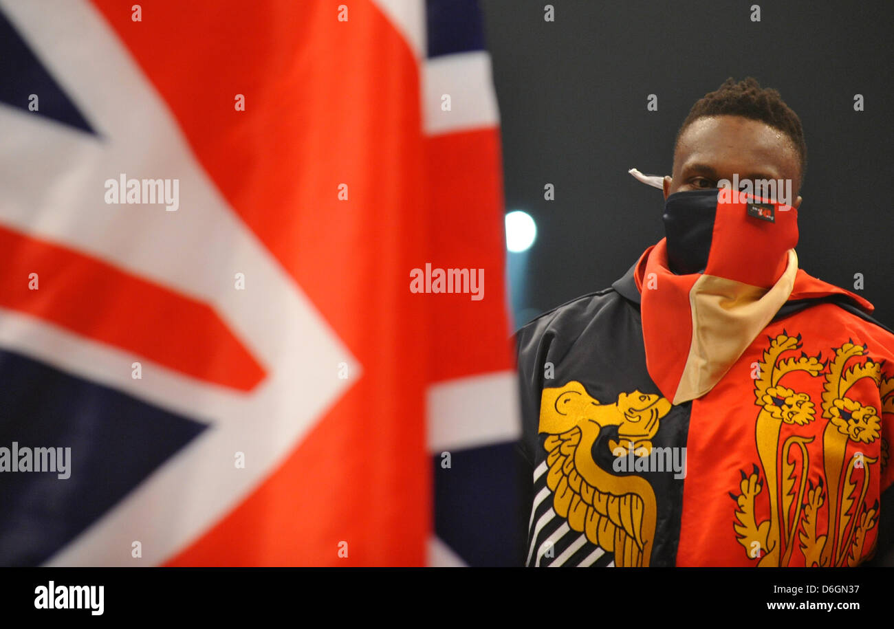 Dereck Chisora boxeur britannique au cours de la WBC World Heavyweight Championship contre boxeur ukrainien Vitali Klitschko dans la Halle olympique de Munich, Allemagne, 18 février 2012. Klitschko a défendu son titre des poids lourds du Conseil mondial de la boxe. Photo : Marc Mueller Banque D'Images