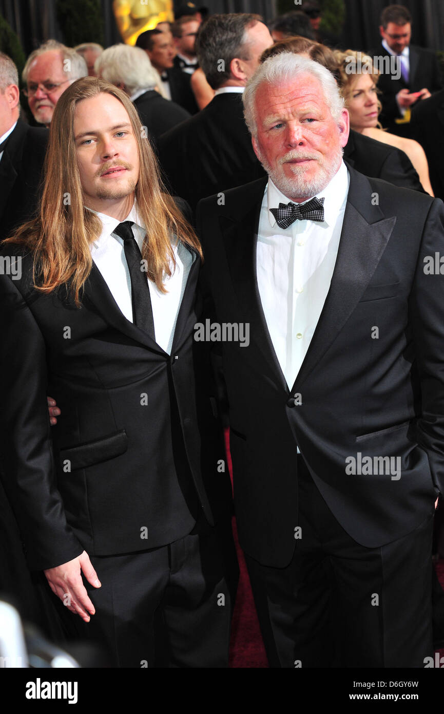 L'acteur américain Nick Nolte et fils Brawley Nolte arrivent au 84e congrès annuel de l'Academy Awards aka Oscars chez Kodak Theatre de Los Angeles, USA, le 26 février 2012. Photo : Hubert Boesl Banque D'Images