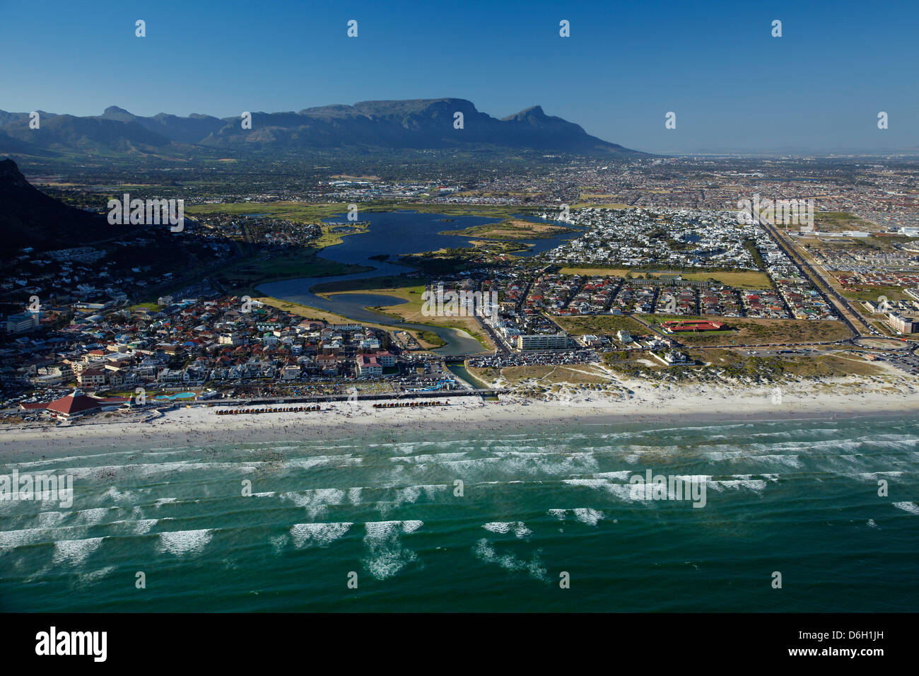 Muizenberg Beach, Cape Town, Afrique du Sud - vue aérienne Banque D'Images