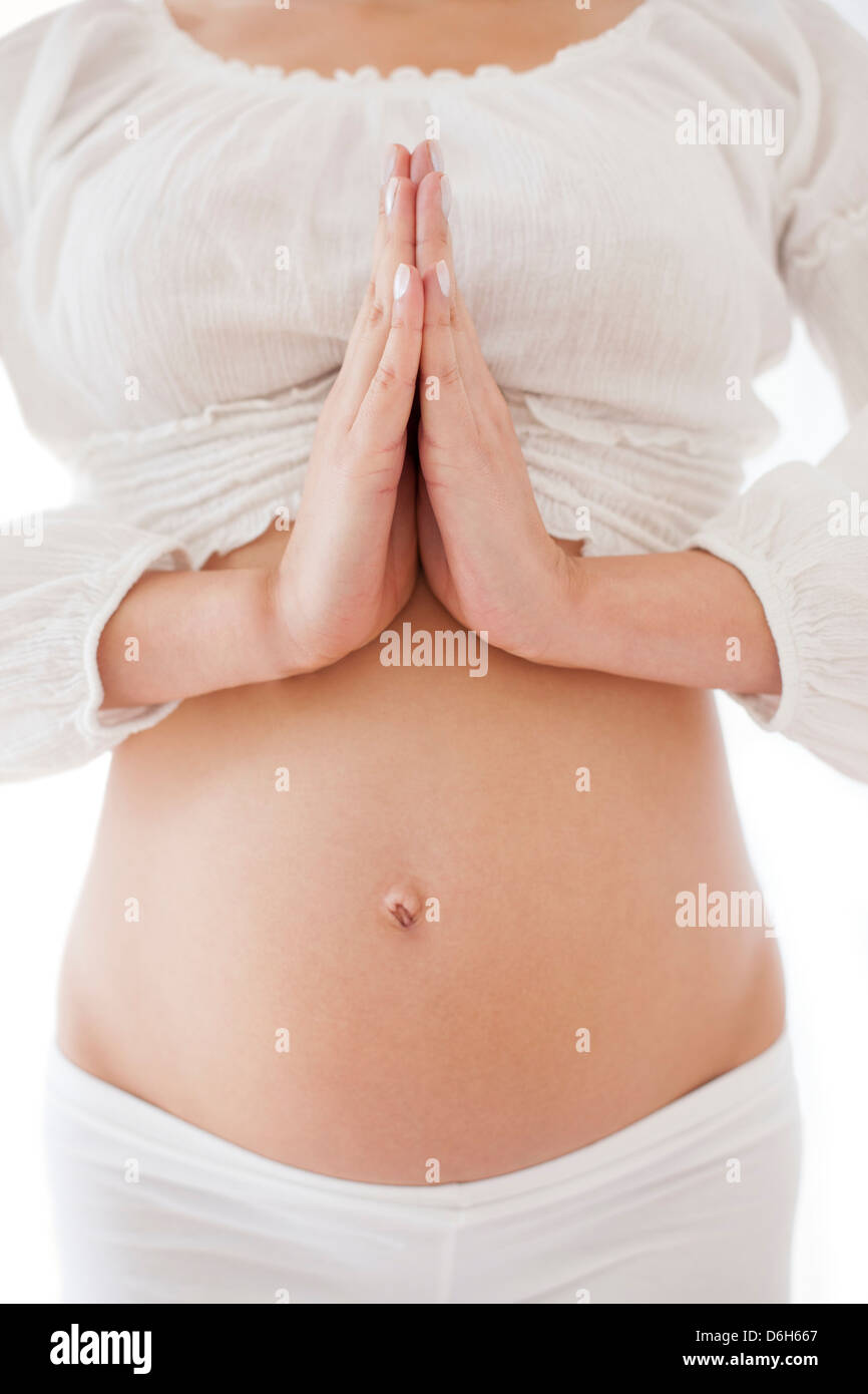 Pregnant woman practicing yoga Banque D'Images