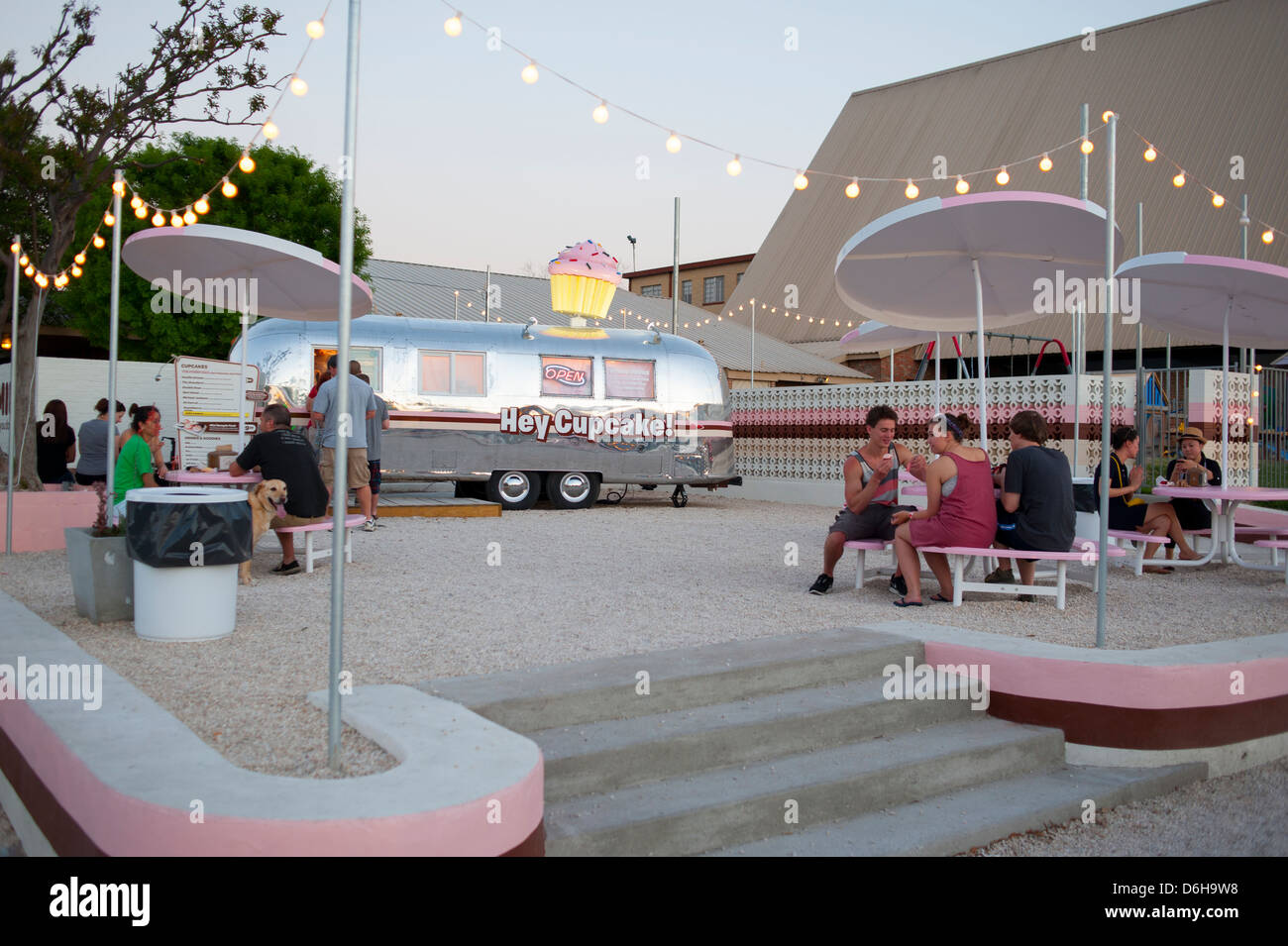 USA Texas TX Austin Capitale South Congress Avenue Ave - dessert nourriture Hey petite entreprise Cupcake outdoors coin Banque D'Images