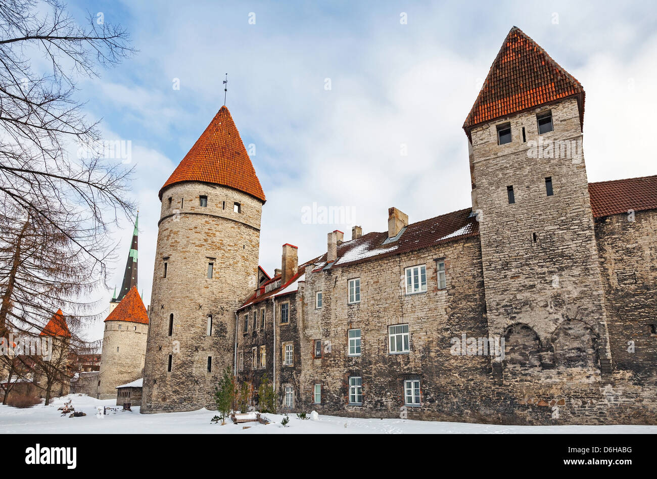 L'ancienne forteresse de pierre des murs avec des tours. Tallinn, Estonie Banque D'Images