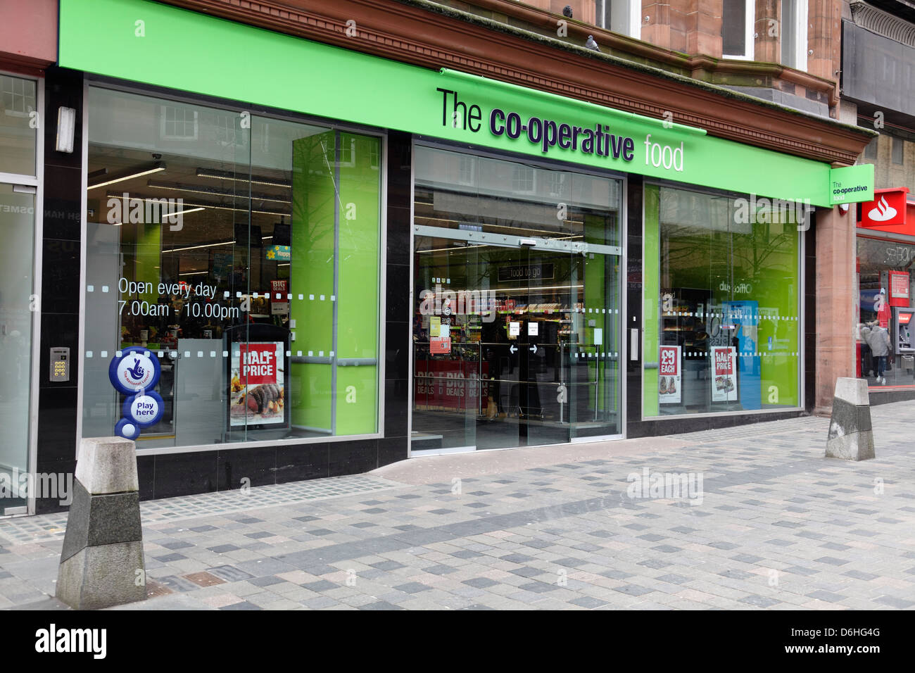 Supermarché coopératif sur Sauchiehall Street dans le centre-ville de Glasgow, Écosse, Royaume-Uni Banque D'Images