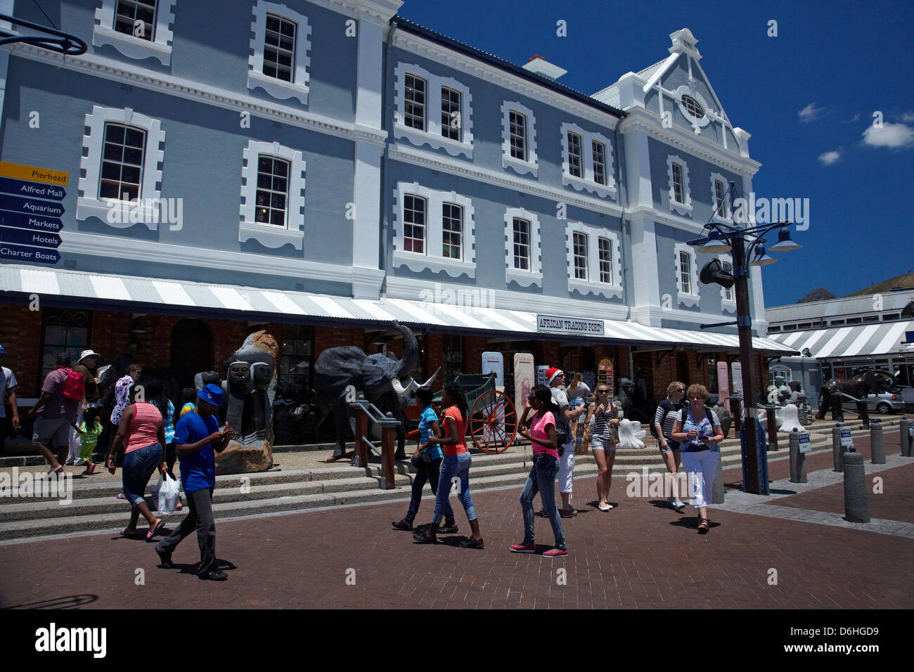 Les touristes et Vieux Port Captain's Building (1904), Victoria and Alfred Waterfront, Cape Town, Afrique du Sud Banque D'Images