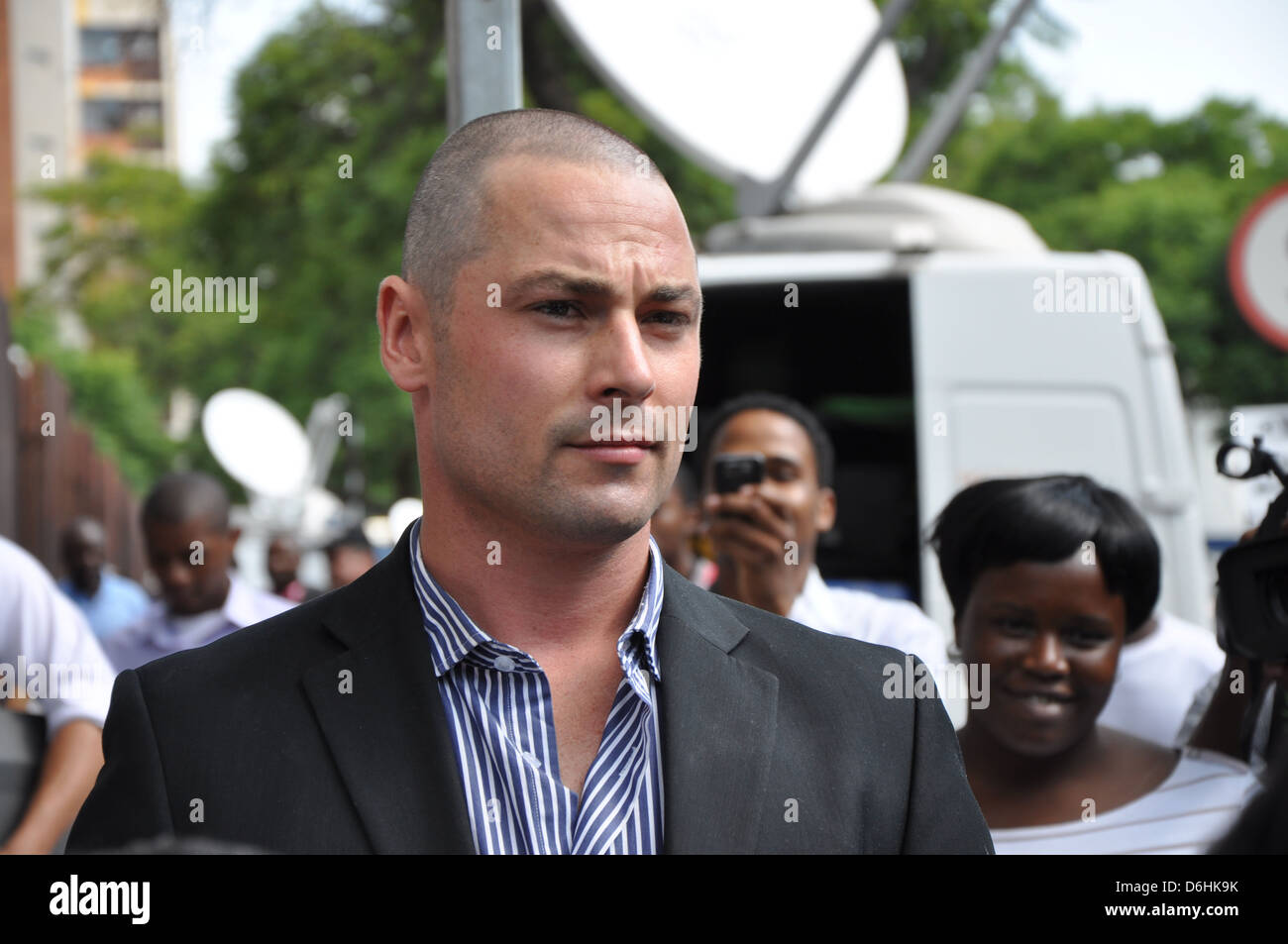 Carl Pistorius quitter Pretoria Magistrates Courts après son frère ; Oscar Pistorius' audience demande de remise en liberté Banque D'Images