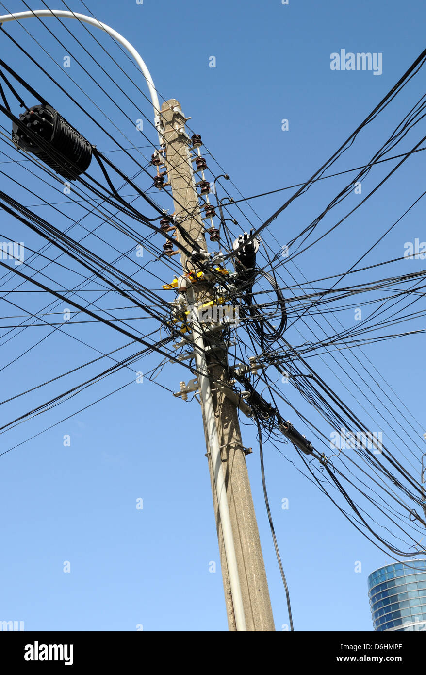 Les câbles électriques et téléphoniques. Punta Arenas, Banque D'Images