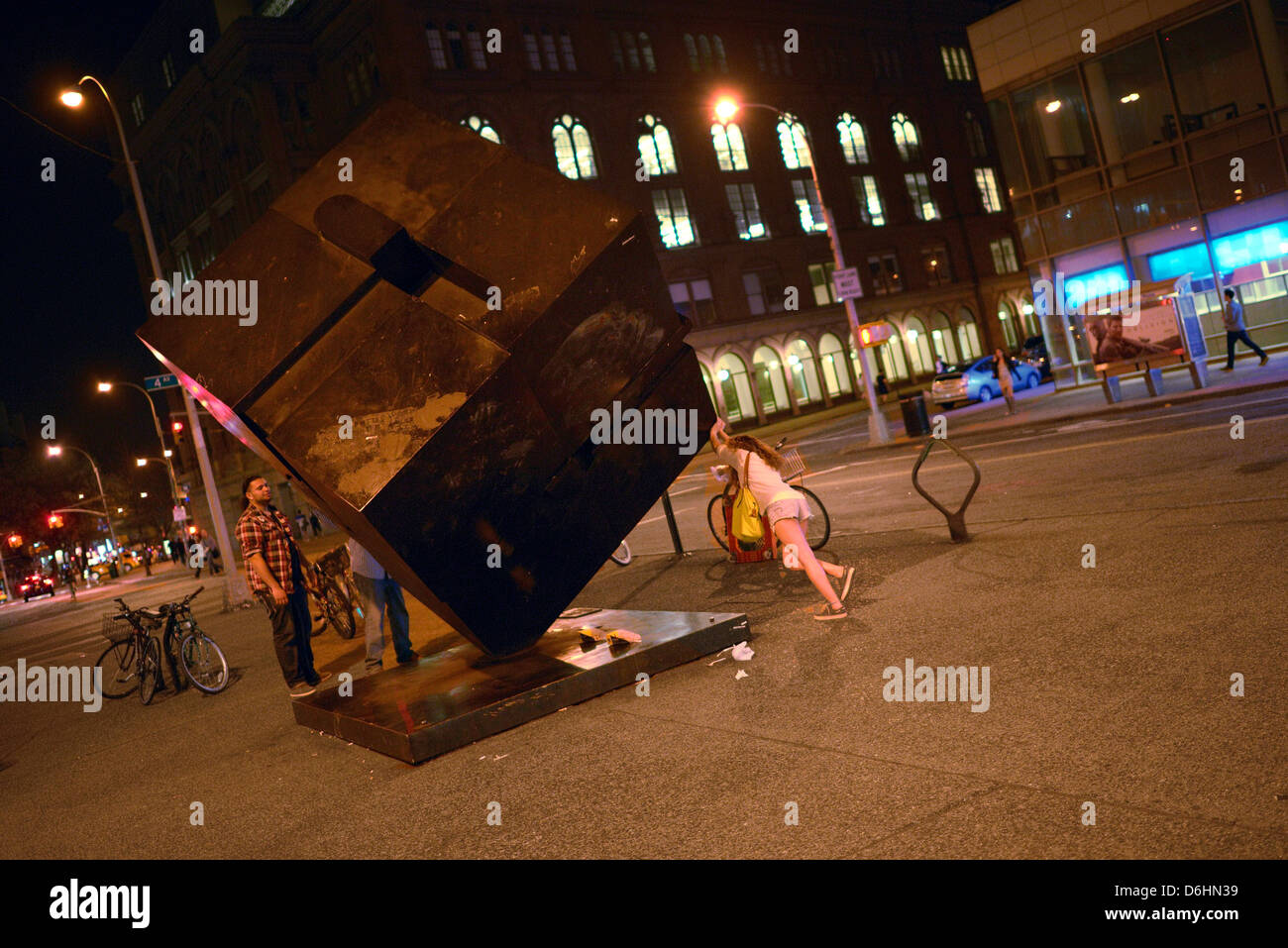 Cube pousse femme new york east village Banque D'Images