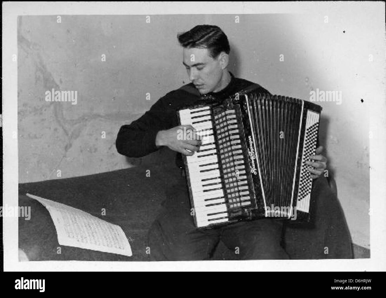 Harold Fischer, figure notable de la guerre de Corée, était connu sous le nom d'as du « Tigre de papier ». Ses contributions pendant la guerre, y compris son rôle dans le combat aérien, sont mémorisées dans l'histoire de l'aviation militaire américaine. Le service de Fischer illustre les défis et les triomphes auxquels les pilotes ont été confrontés pendant la guerre de Corée. Banque D'Images