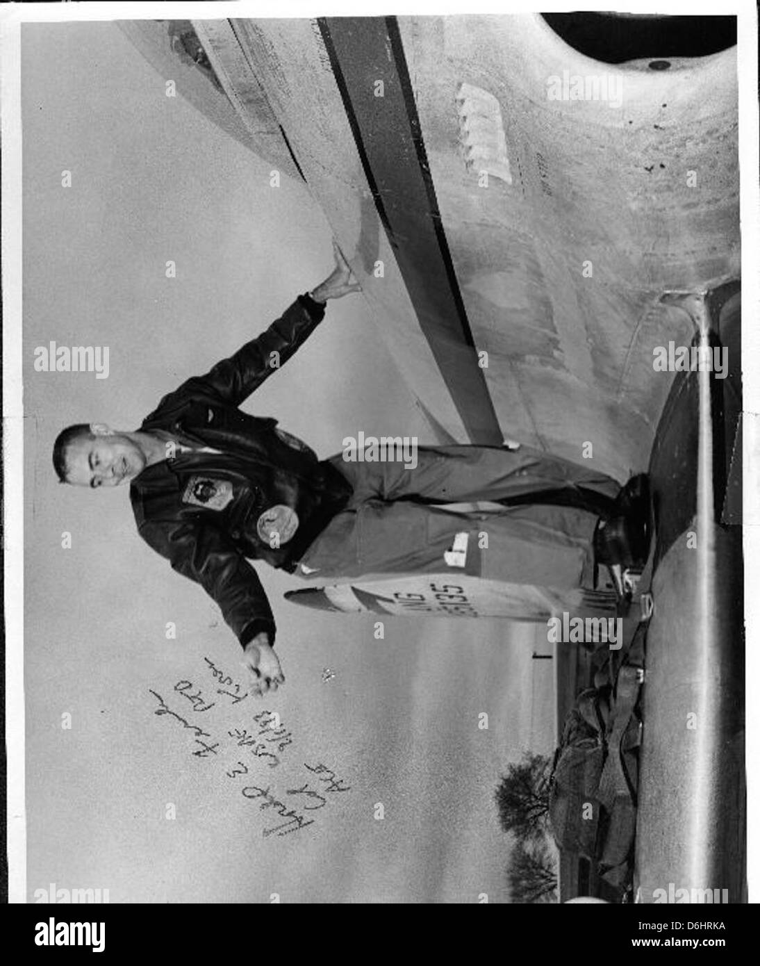 Harold Fischer, un as renommé de l'US Air Force, a remporté le titre de « Paper Tiger » pendant la guerre de Corée pour ses compétences exceptionnelles en combat aérien. Ses contributions à l'aviation militaire américaine pendant le conflit restent très appréciées. Banque D'Images