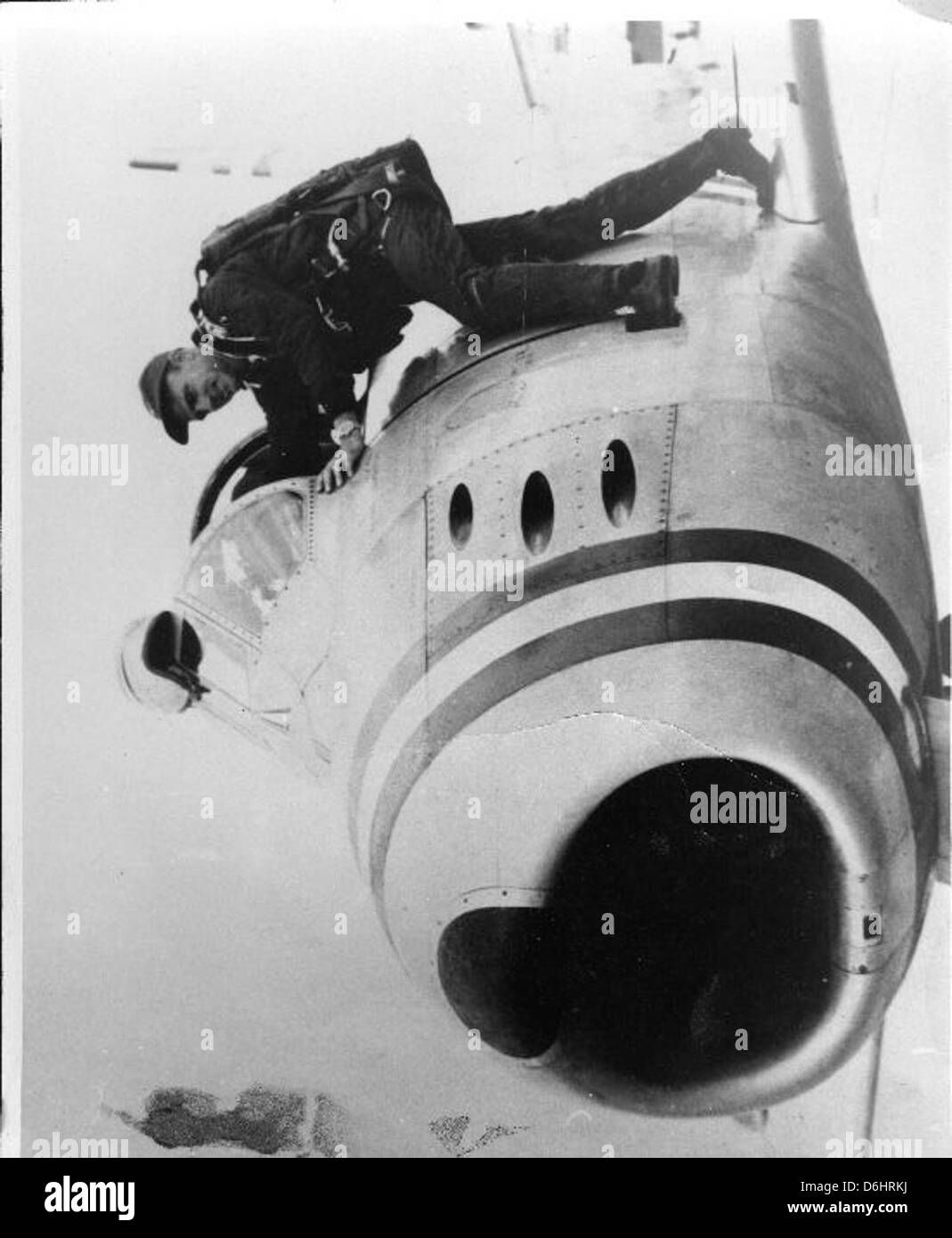 Harold Fischer était un pilote renommé pendant la guerre de Corée, connu pour ses compétences exceptionnelles et son service dans l'escadron 'Paper Tiger'. Ses réalisations au combat ont joué un rôle déterminant dans l'histoire de l'aviation militaire américaine pendant le conflit. Banque D'Images