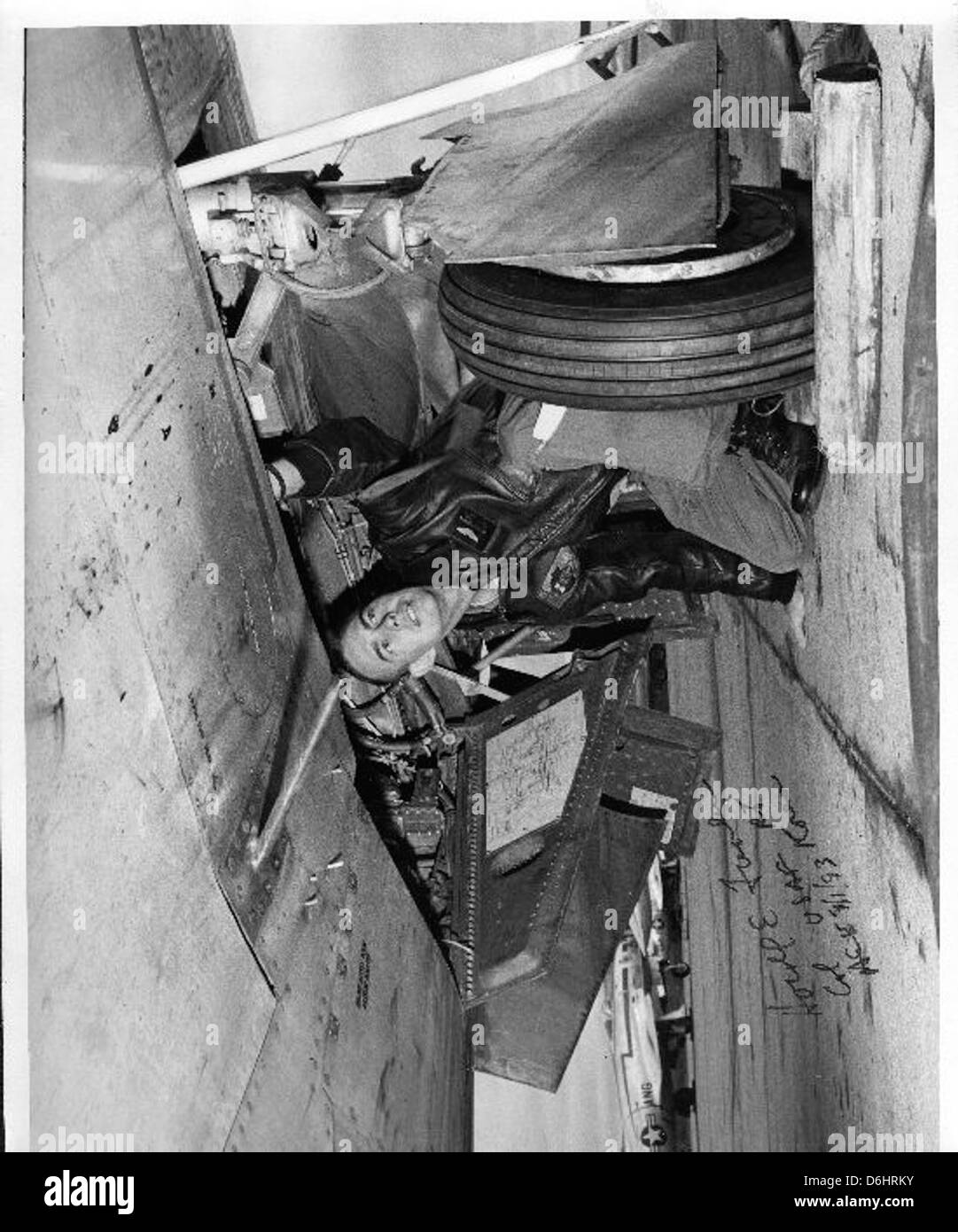 Harold Fischer était un pilote de l'US Air Force pendant la guerre de Corée, gagnant le surnom de 'Paper Tiger' pour ses missions de combat réussies. Il est devenu un as renommé dans le combat aérien pendant le conflit. Banque D'Images